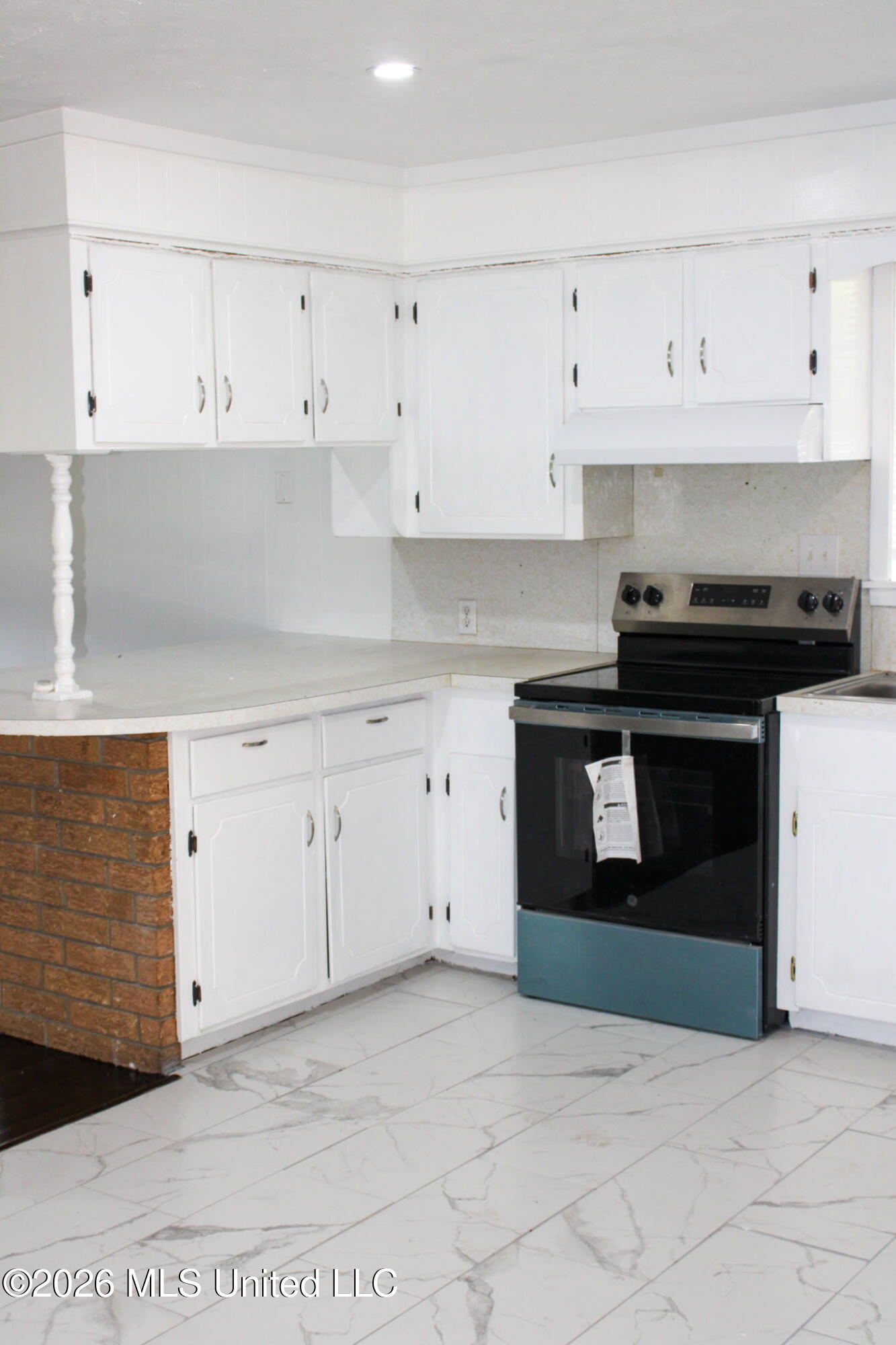 1034 Oak Tree Lane Property Photo 6