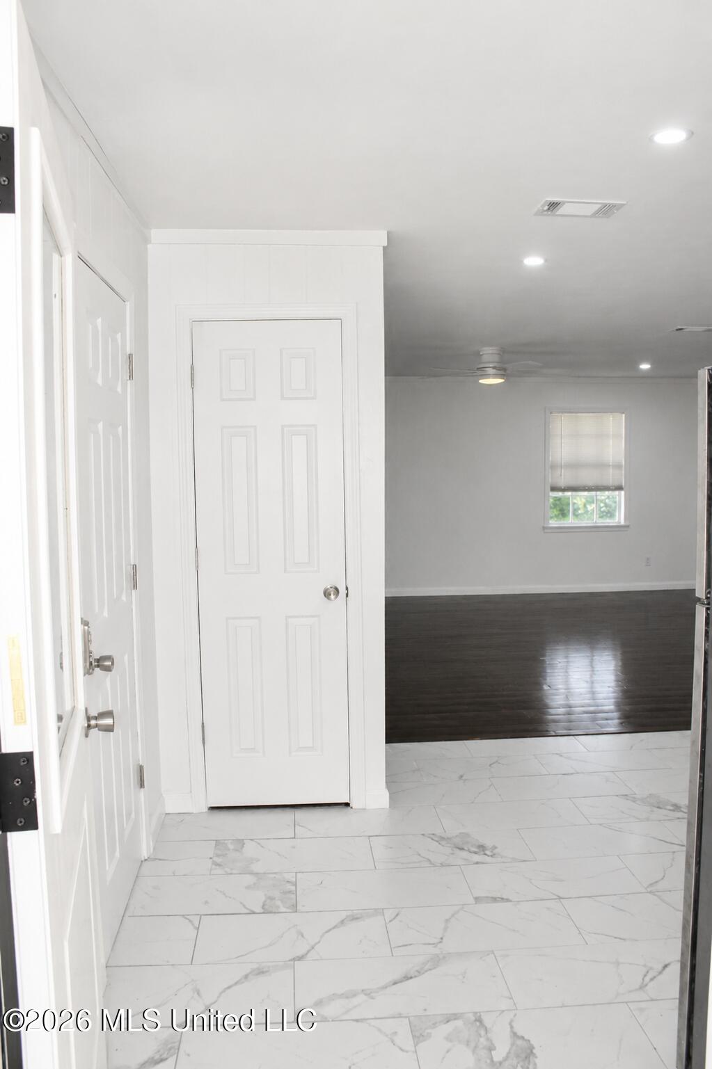 1034 Oak Tree Lane Property Photo 7
