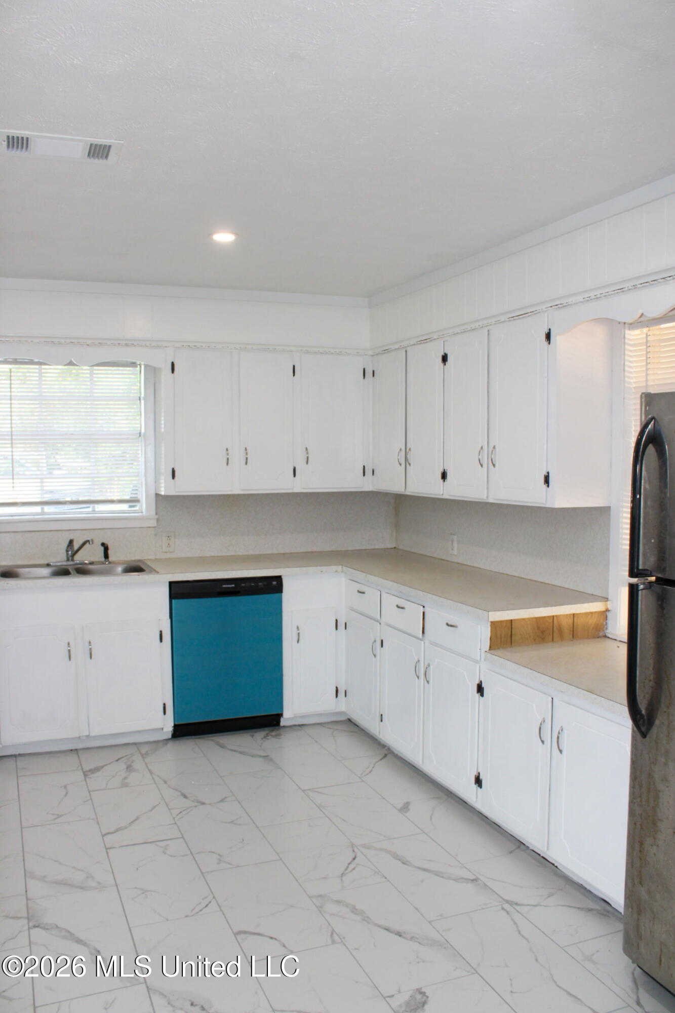 1034 Oak Tree Lane Property Photo 9