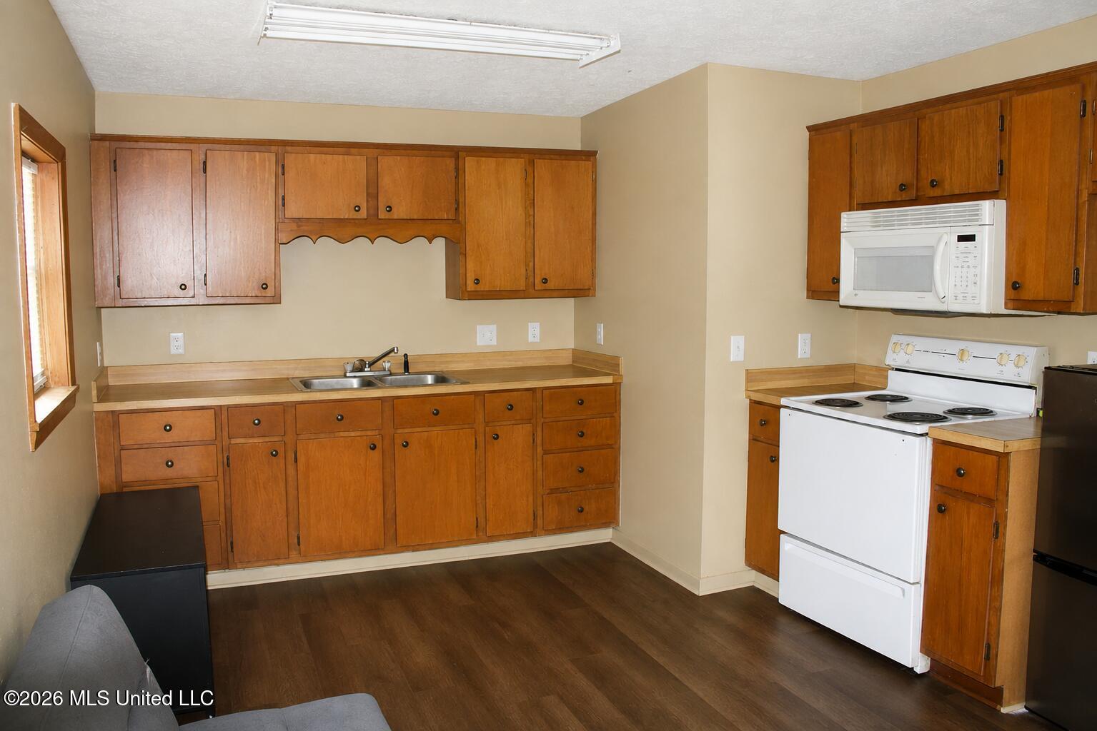 1034 Oak Tree Lane Property Photo 23