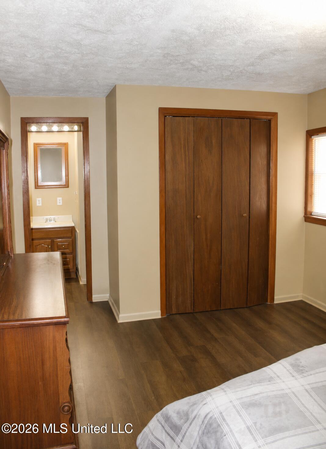 1034 Oak Tree Lane Property Photo 24