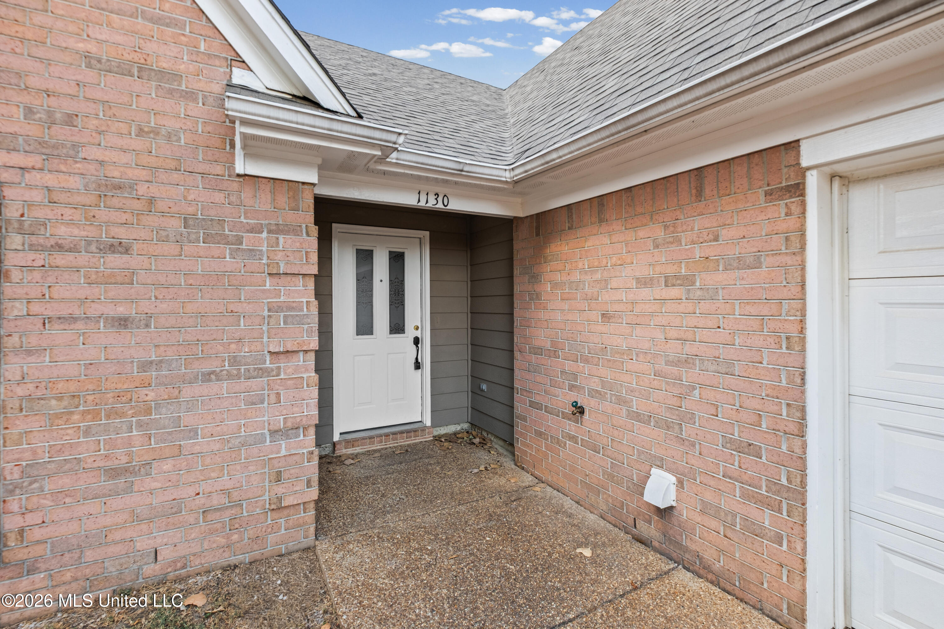1130 Warwick Place Property Photo 3