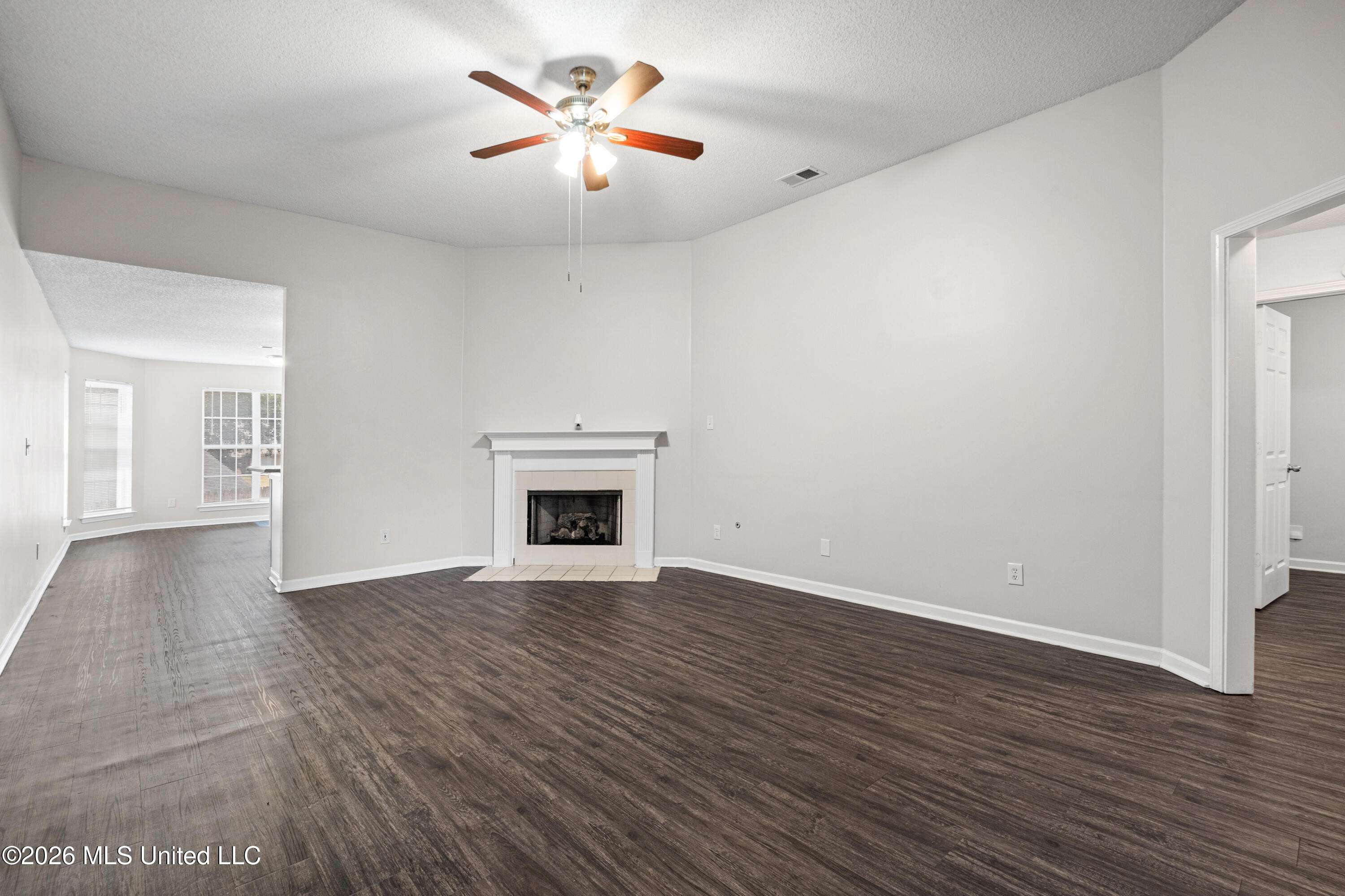 1130 Warwick Place Property Photo 4