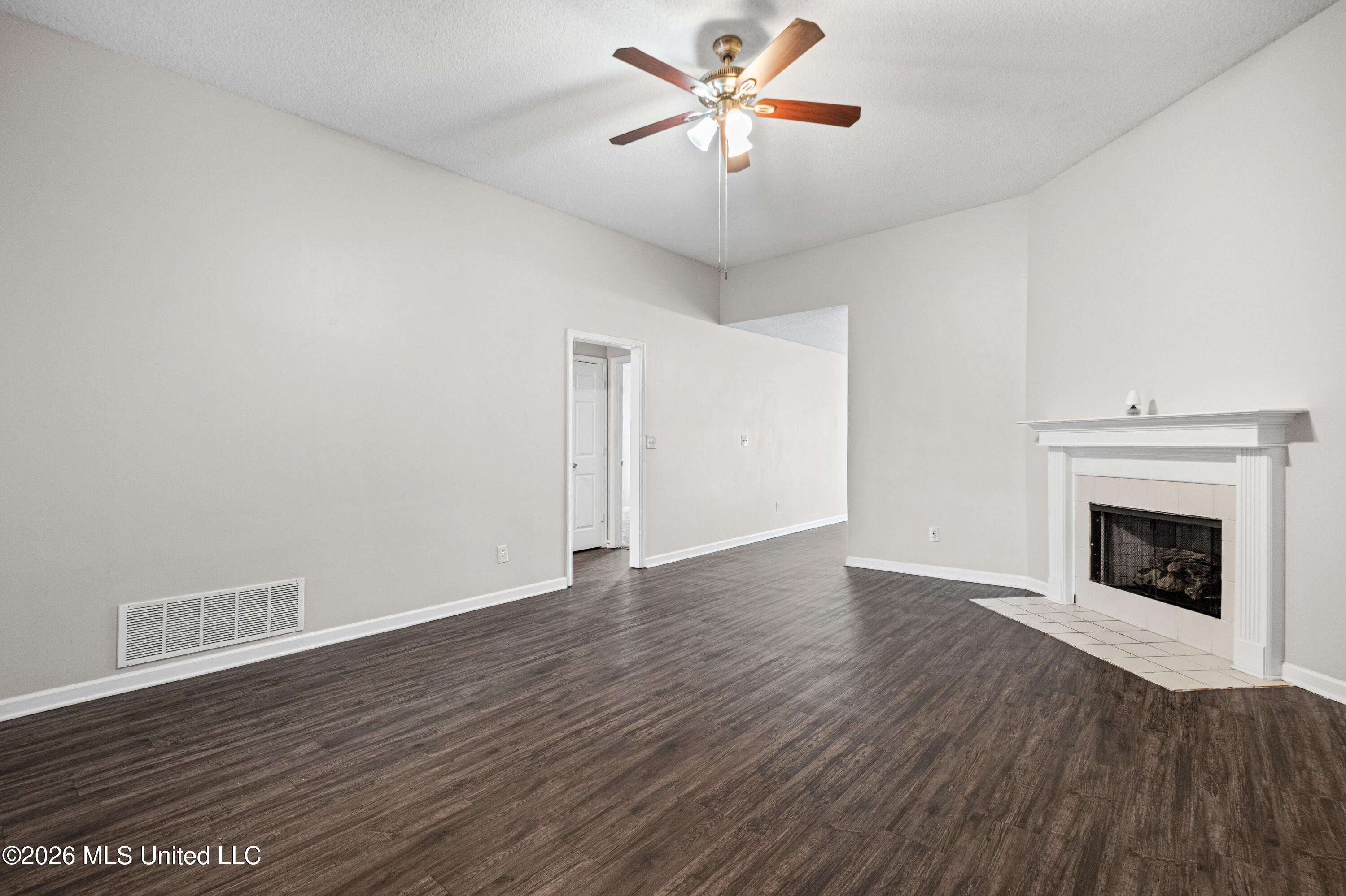 1130 Warwick Place Property Photo 5