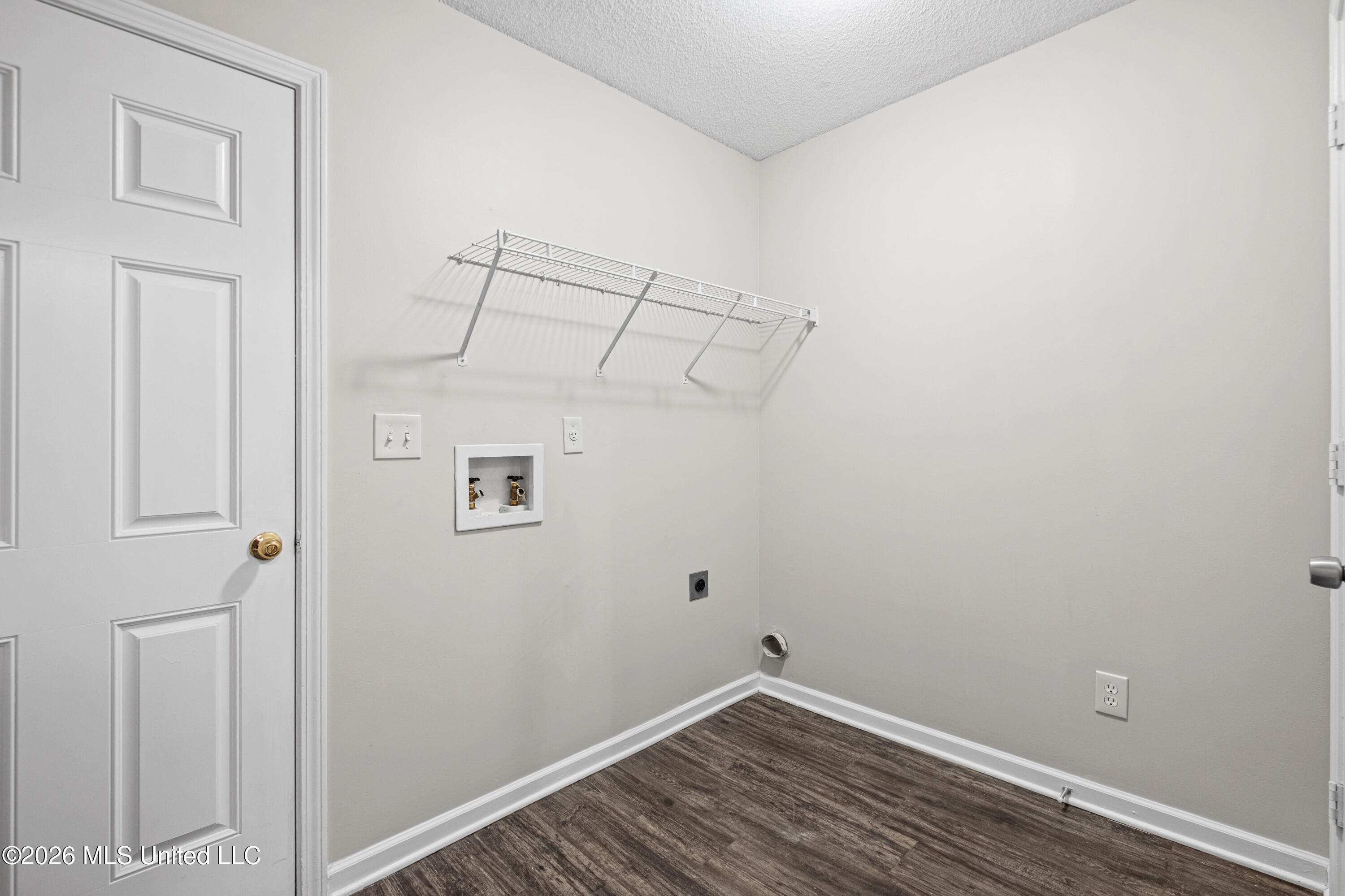 1130 Warwick Place Property Photo 6