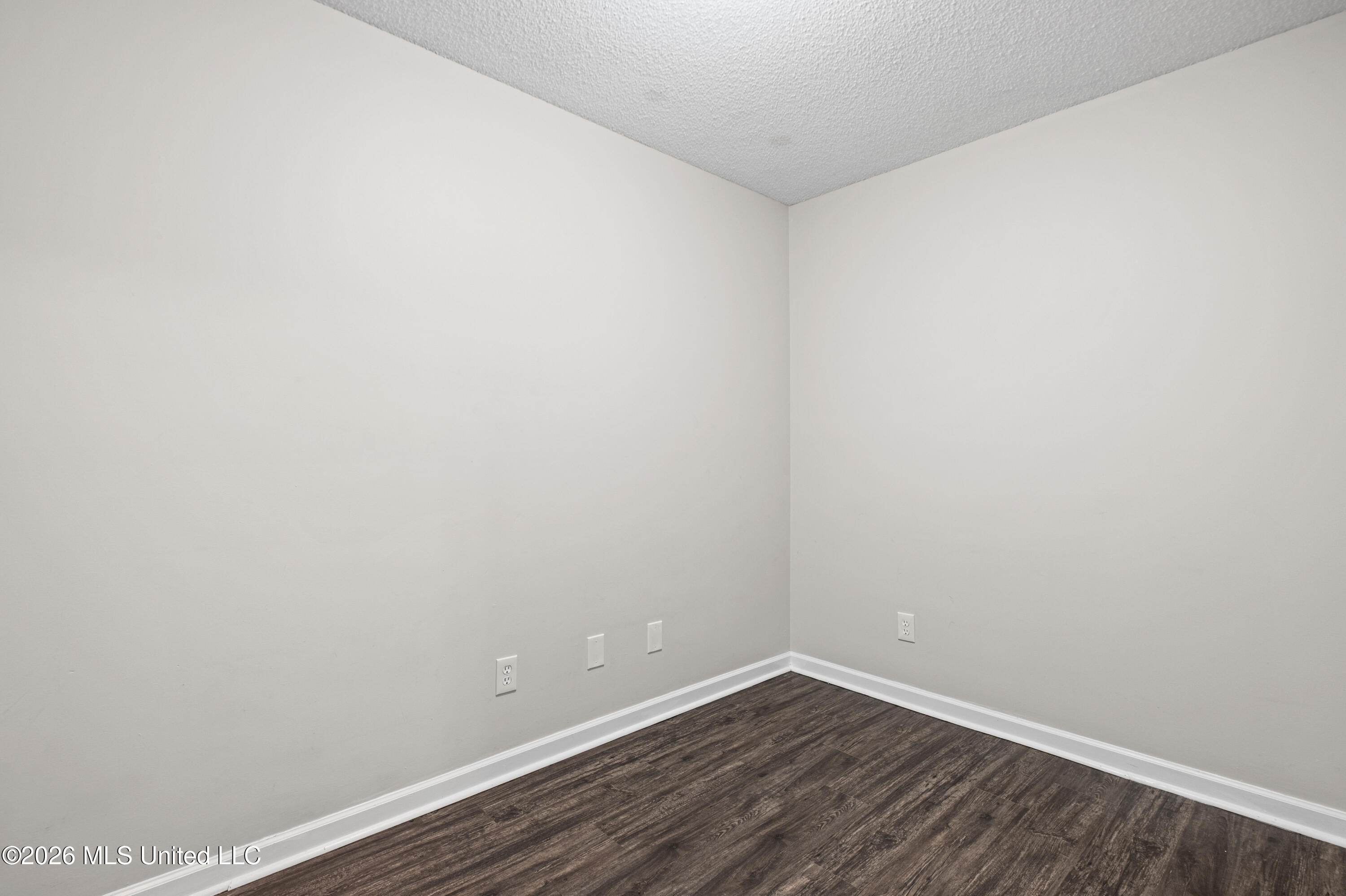 1130 Warwick Place Property Photo 7