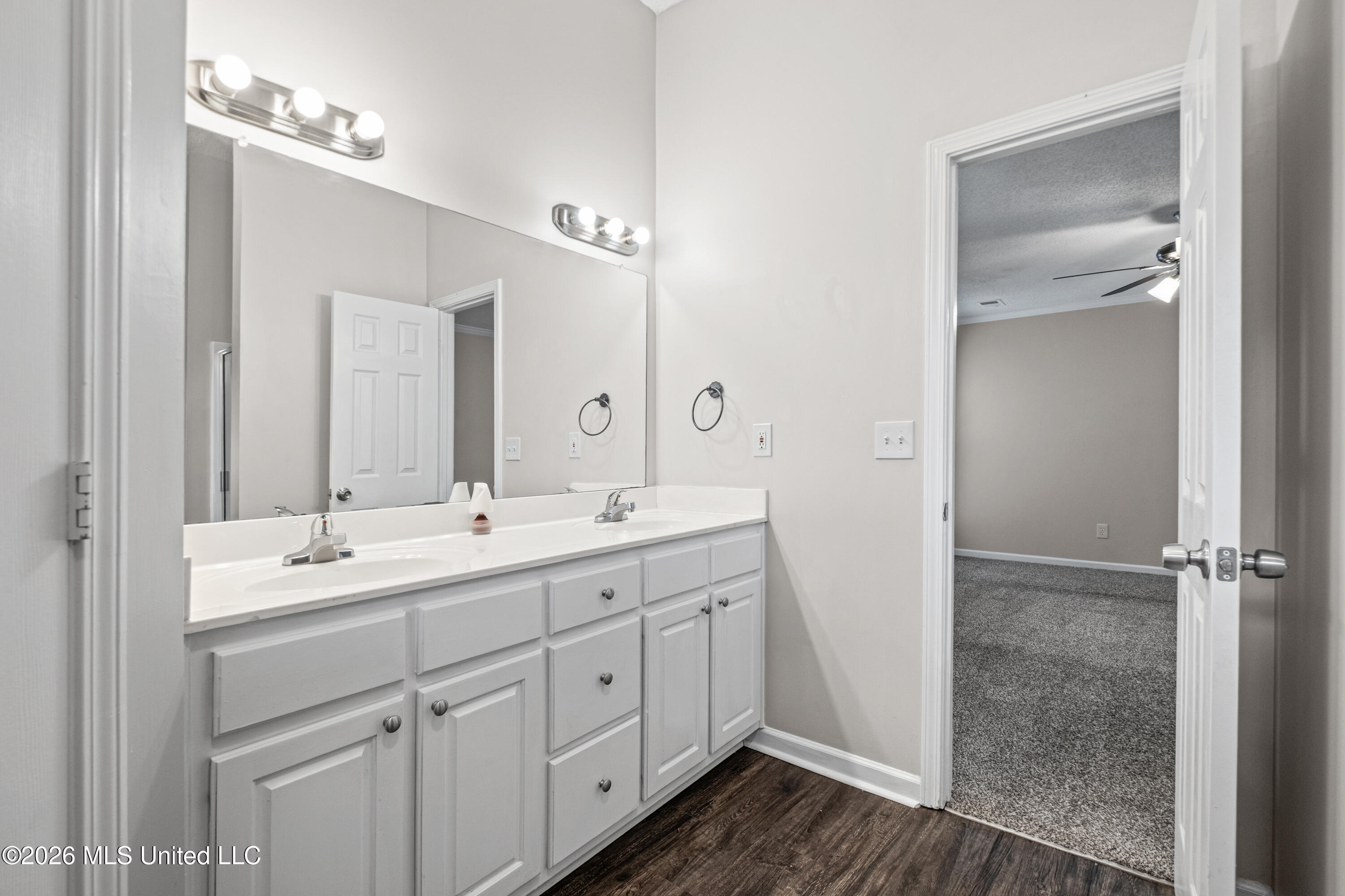 1130 Warwick Place Property Photo 12