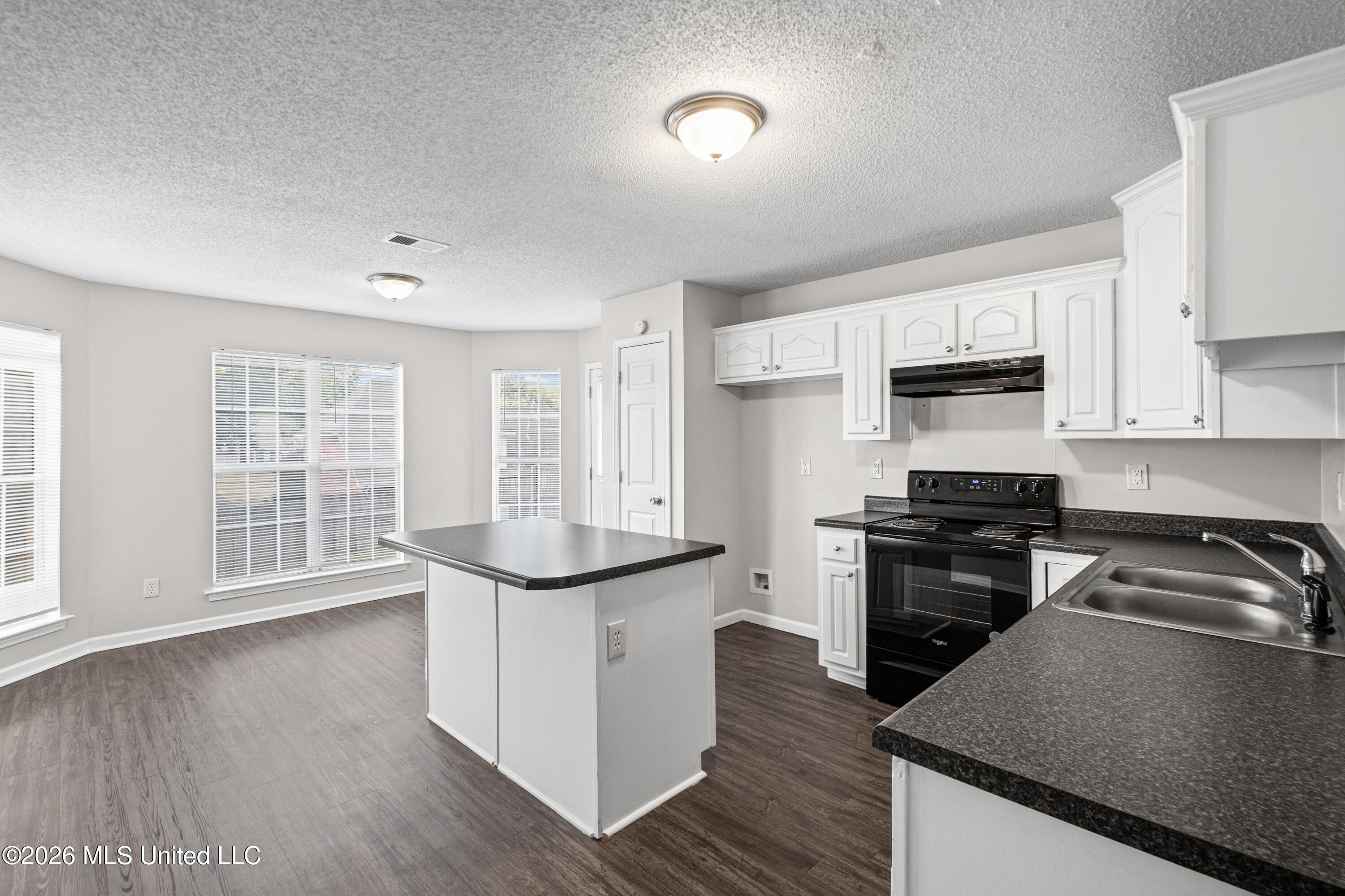 1130 Warwick Place Property Photo 13