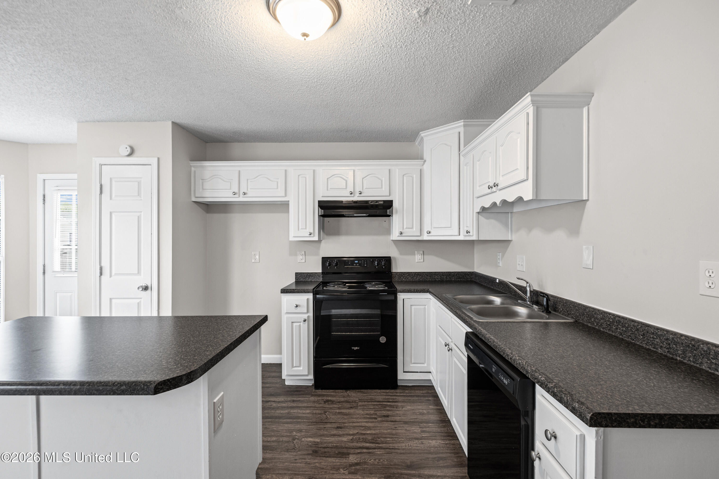 1130 Warwick Place Property Photo 14