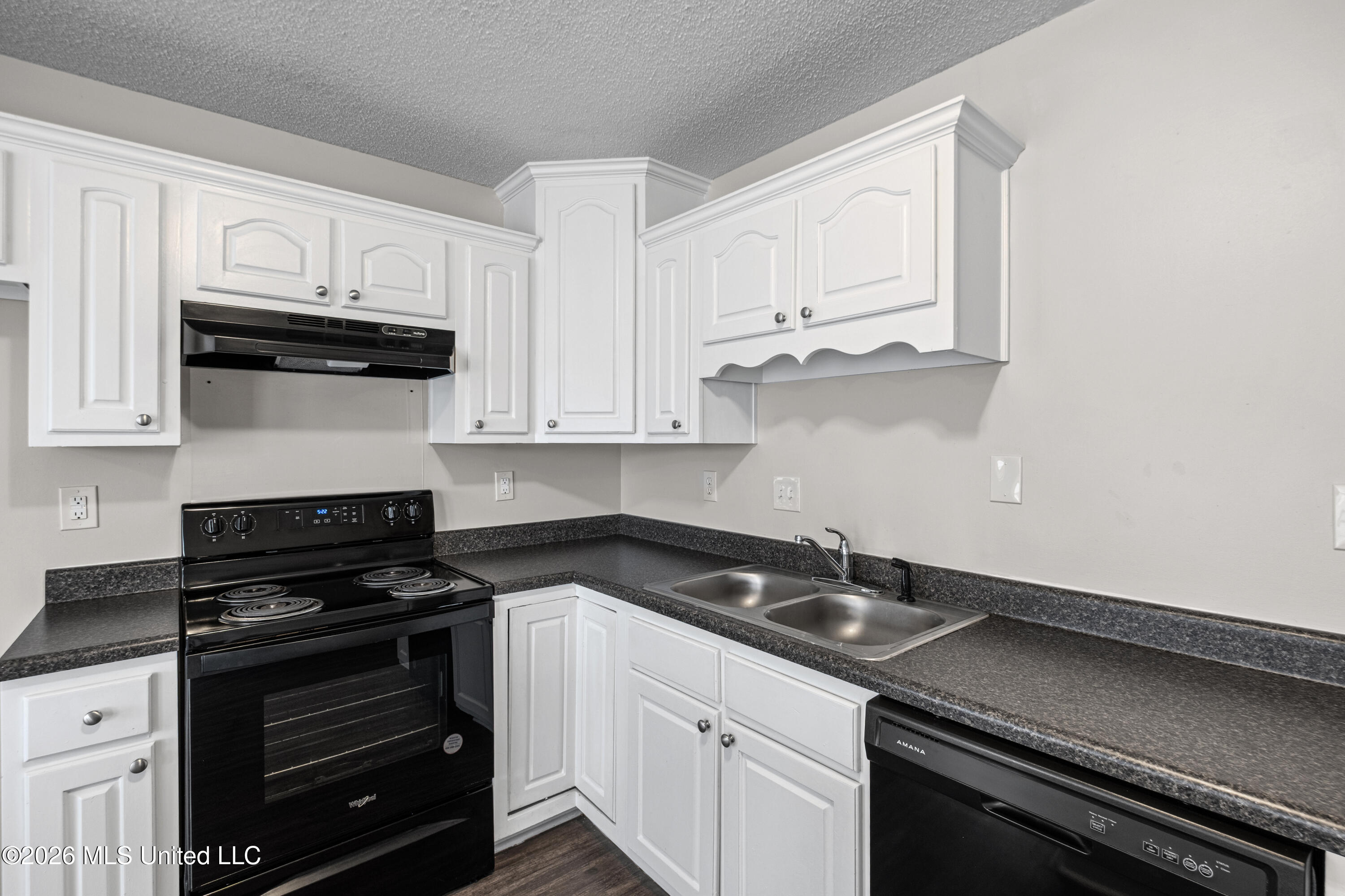 1130 Warwick Place Property Photo 15