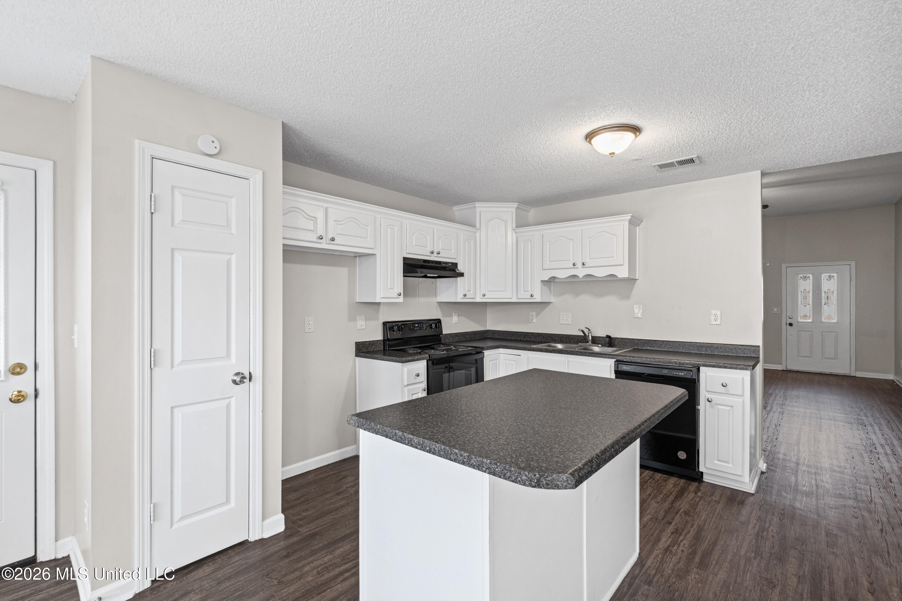 1130 Warwick Place Property Photo 16