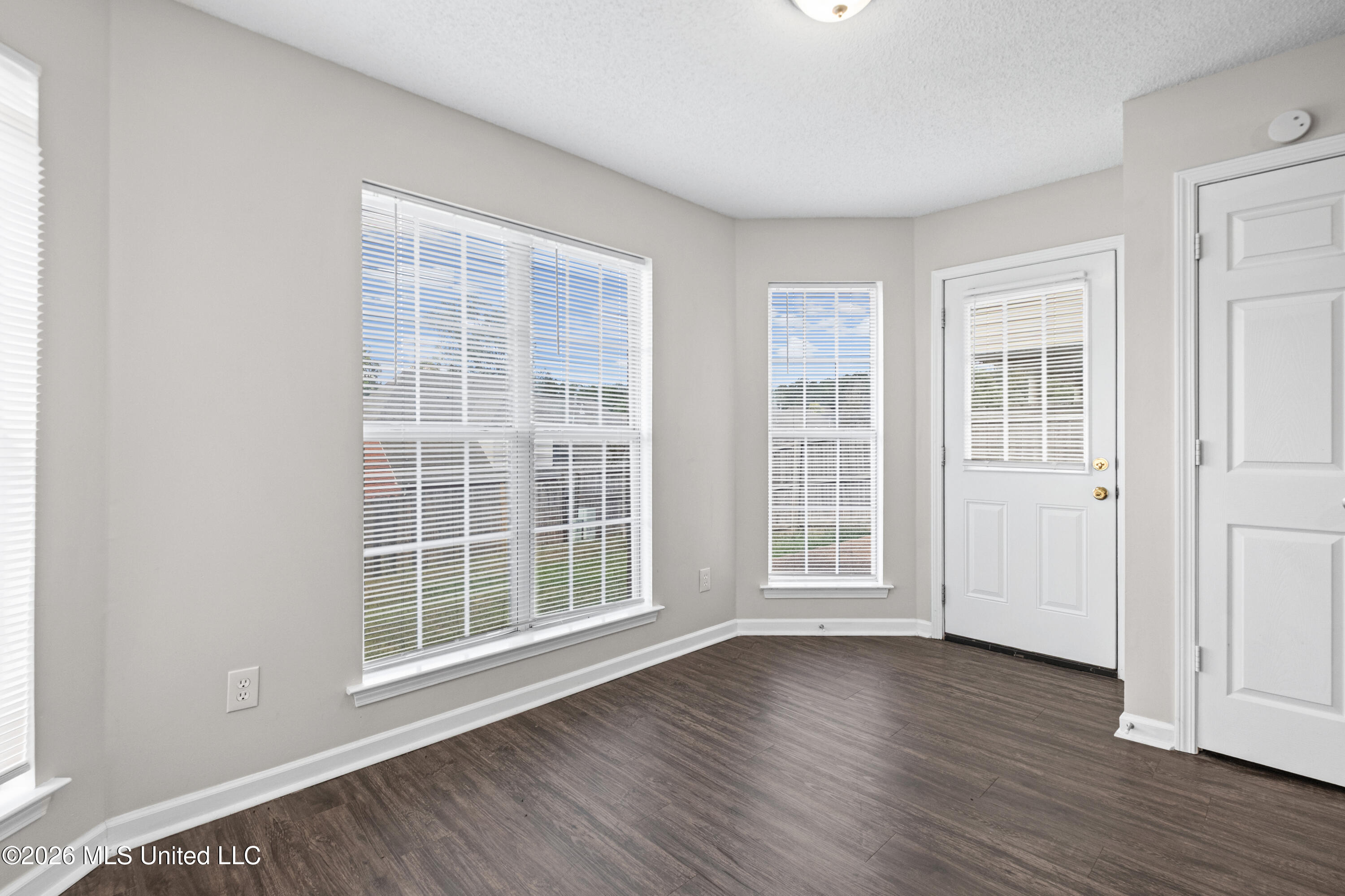 1130 Warwick Place Property Photo 18