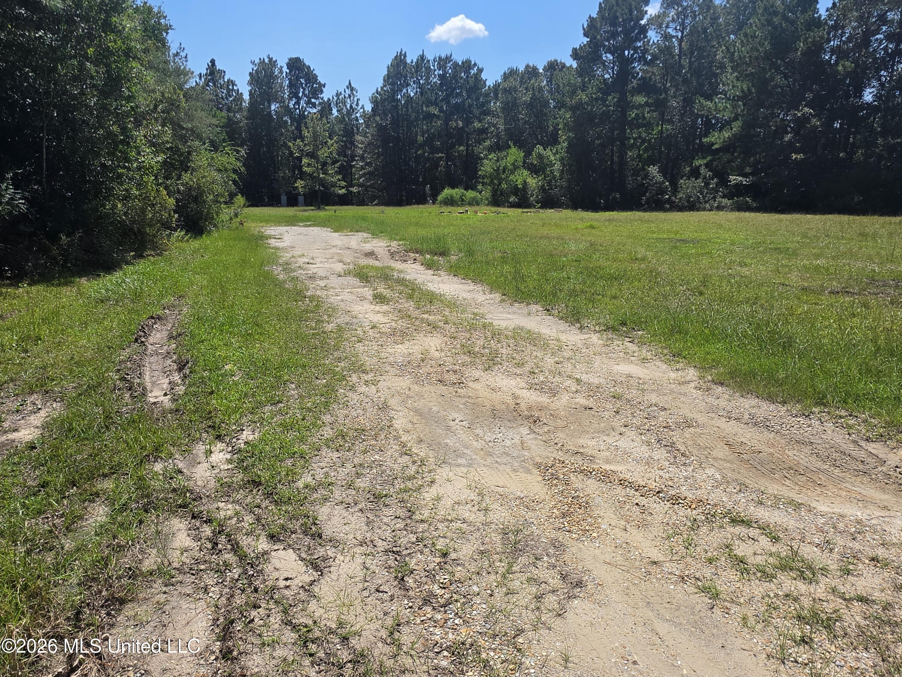20431 Robinson Road Property Photo 3
