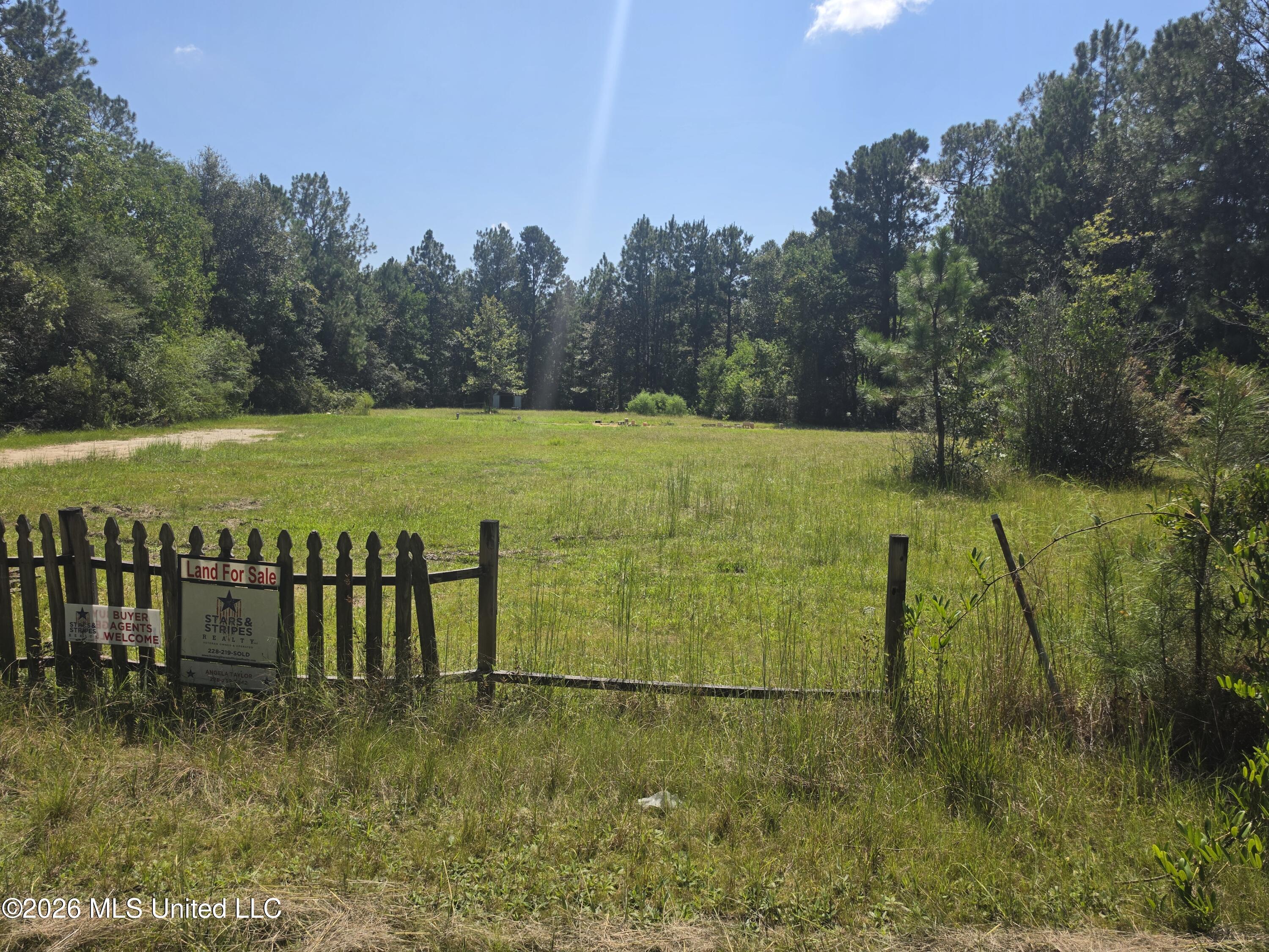 20431 Robinson Road Property Photo 4