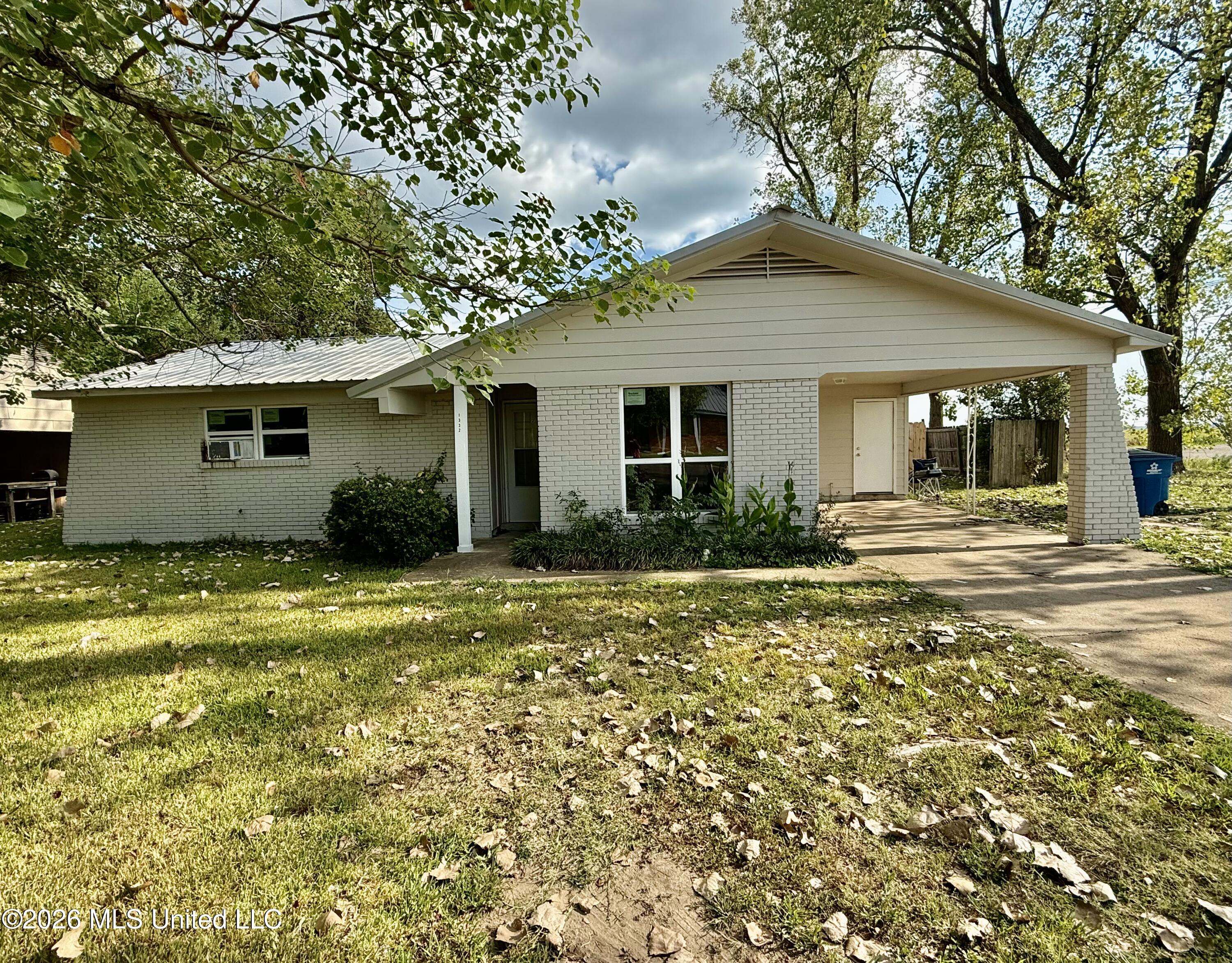 1332 Brentwood Cove Property Photo 2
