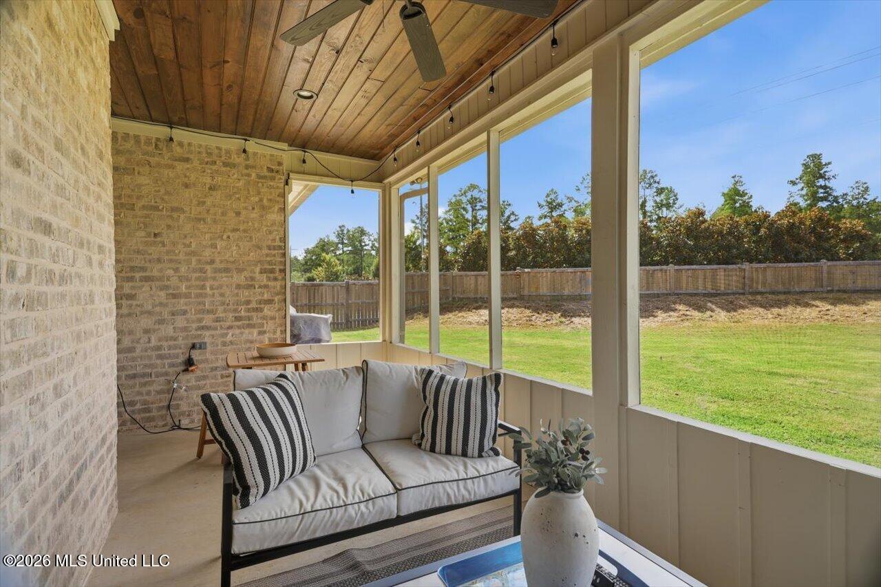 101 Lakecrest Drive Property Photo 28