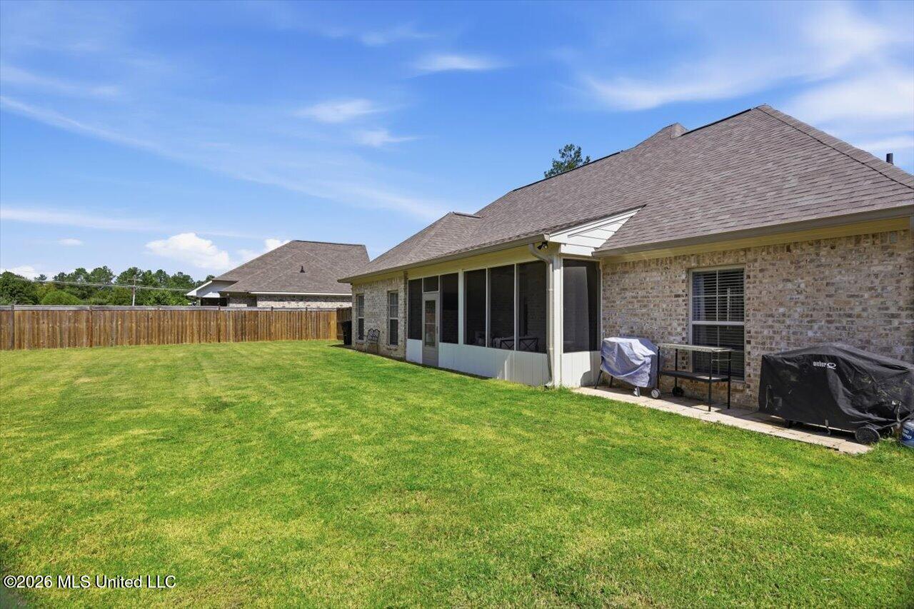 101 Lakecrest Drive Property Photo 30