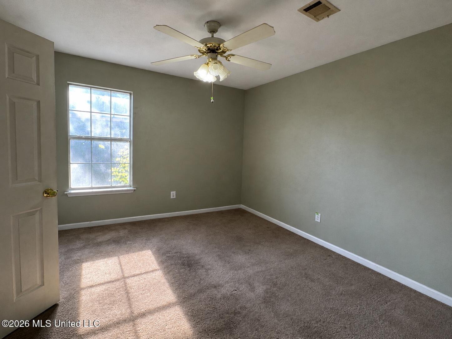 505 Fairview Cove Property Photo 2