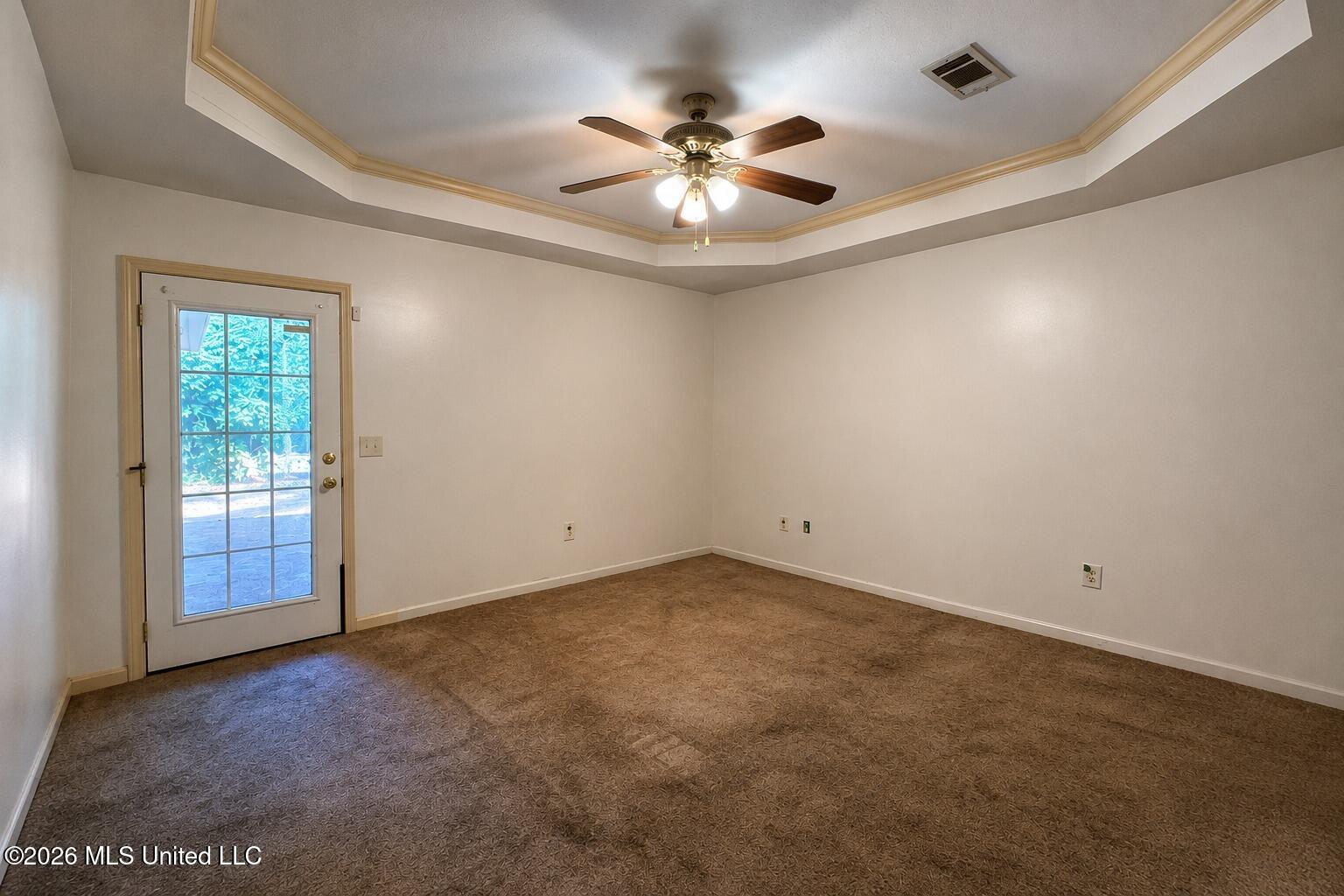 505 Fairview Cove Property Photo 3
