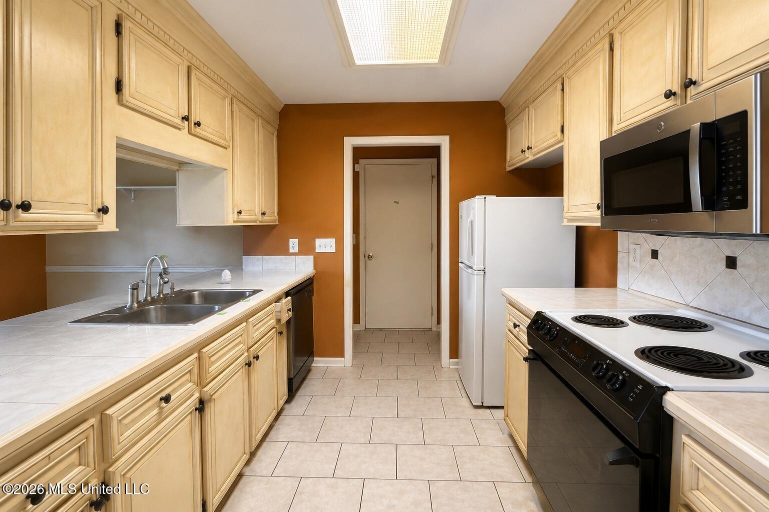 505 Fairview Cove Property Photo 5
