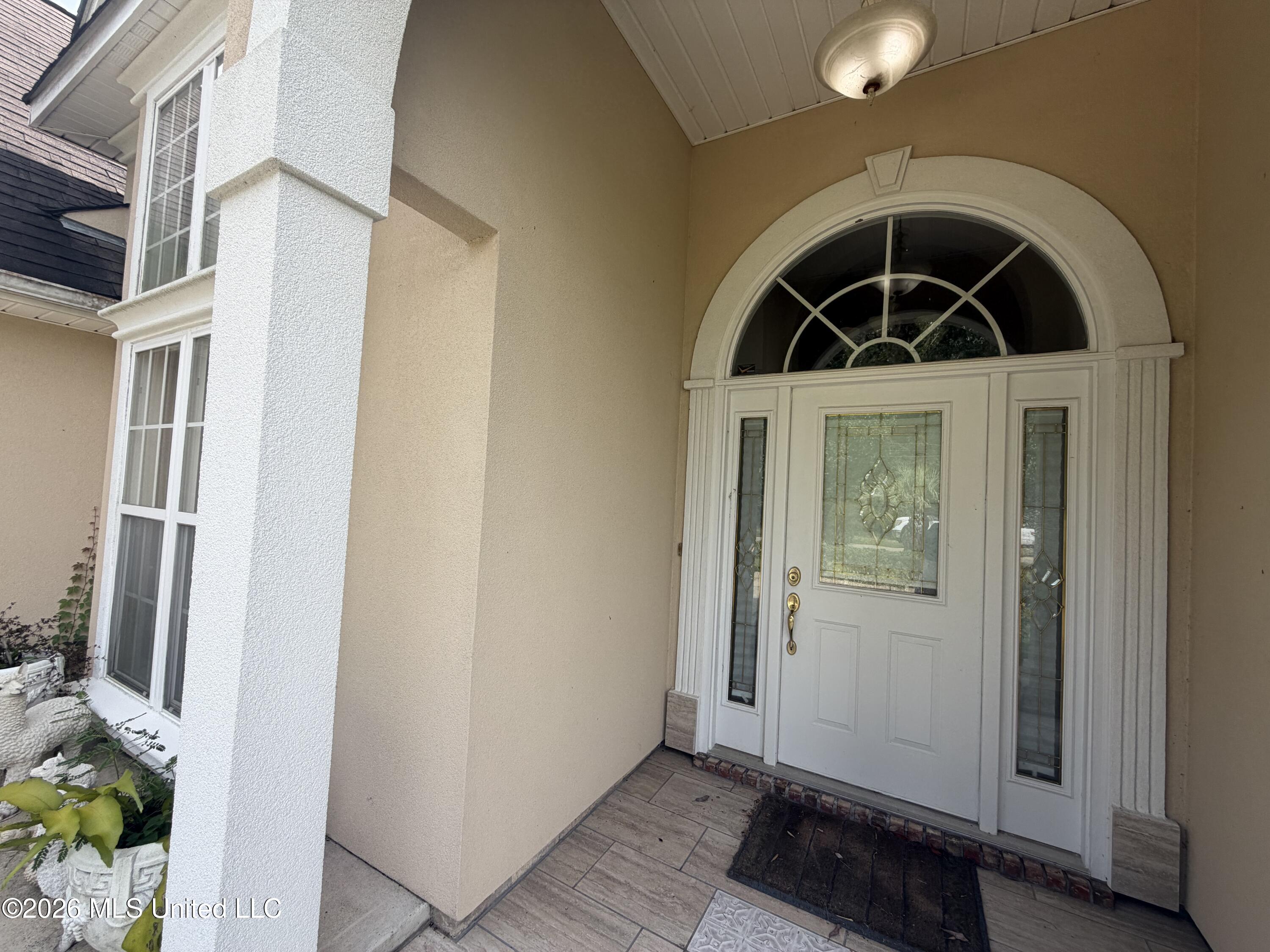 2021 Parkview Drive Property Photo 2