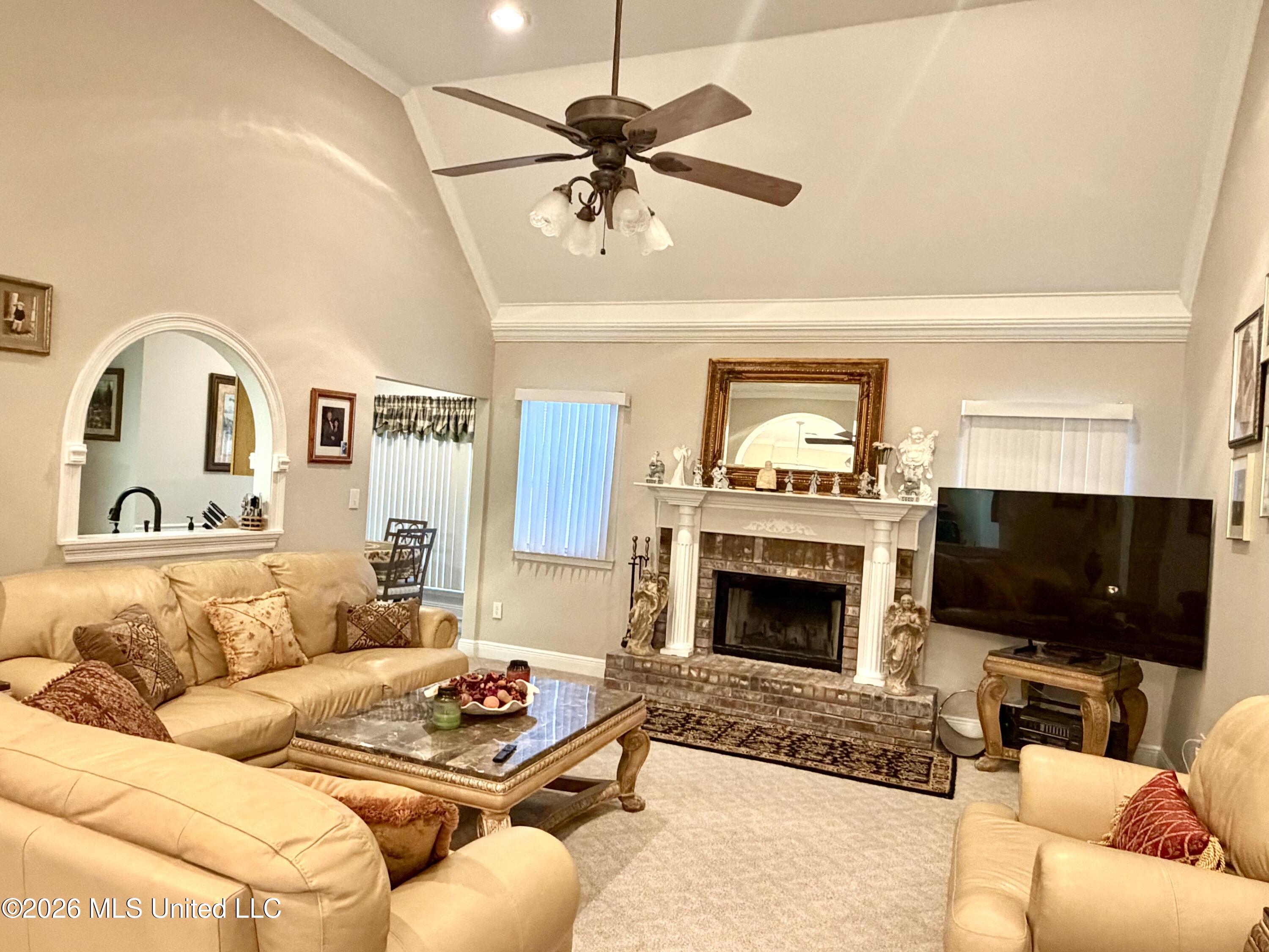 2021 Parkview Drive Property Photo 4