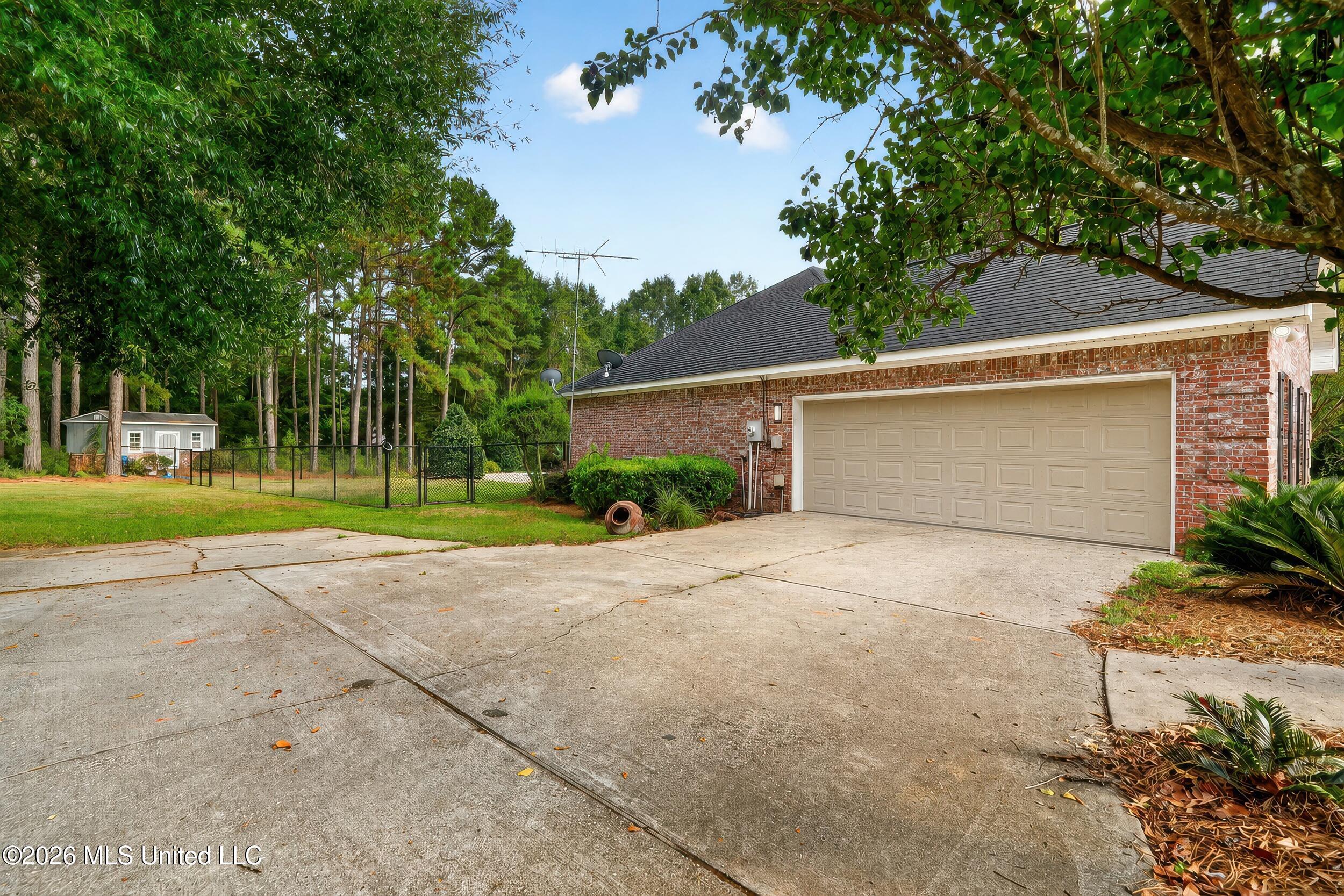 23 Oakwood Lane Property Photo 5