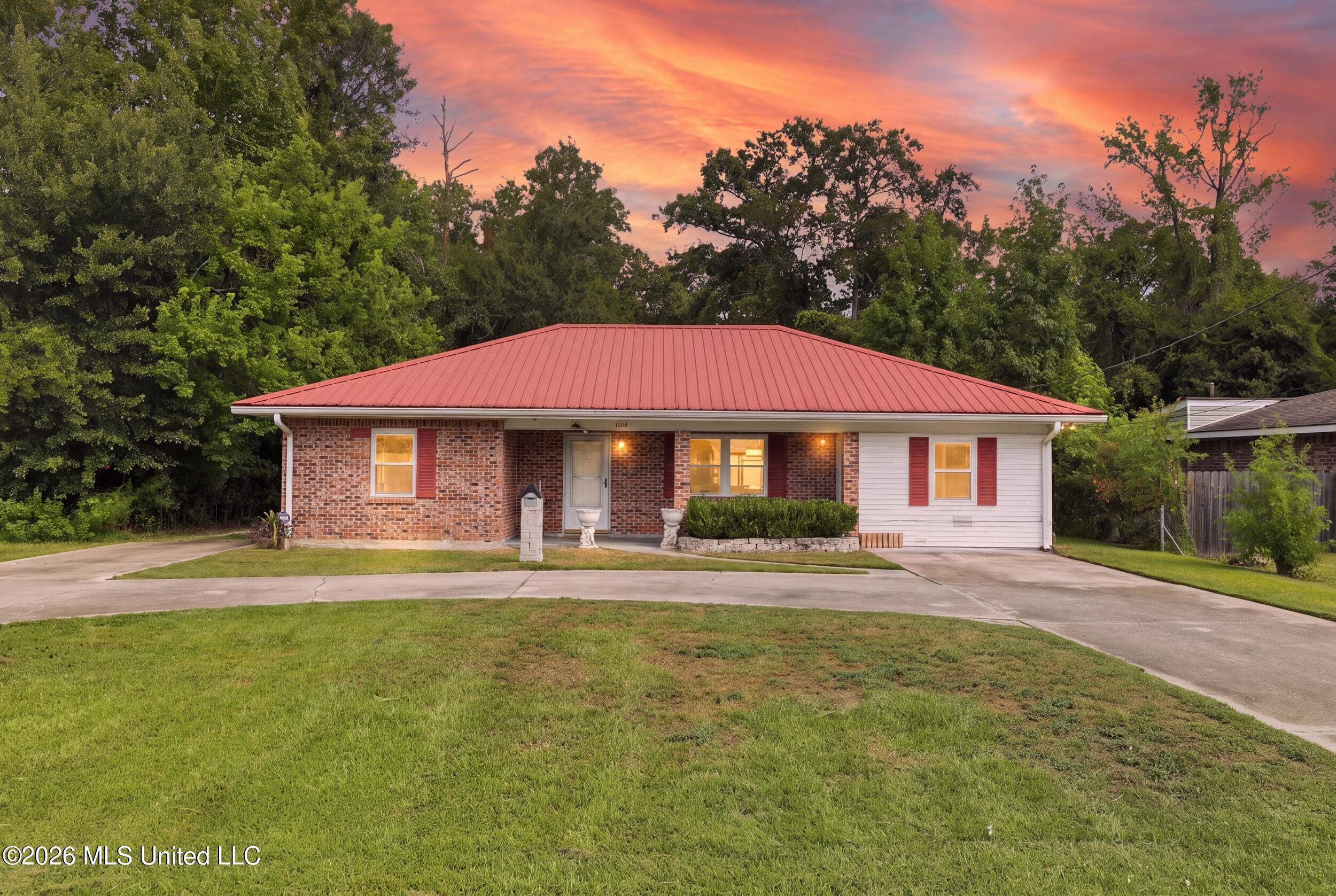 1102 Jackson Landing Road Property Photo 1
