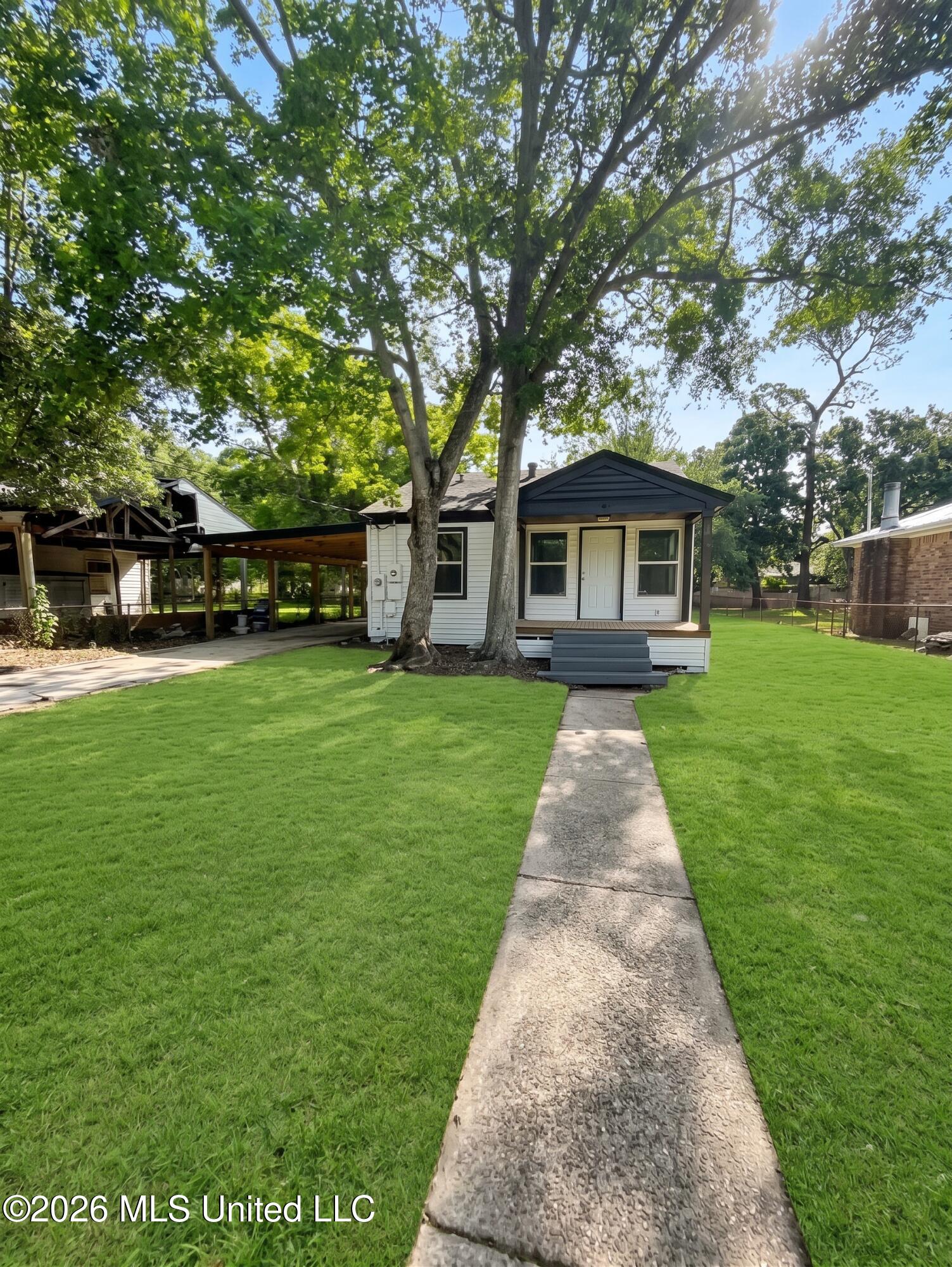 2104 8th Street Property Photo 2