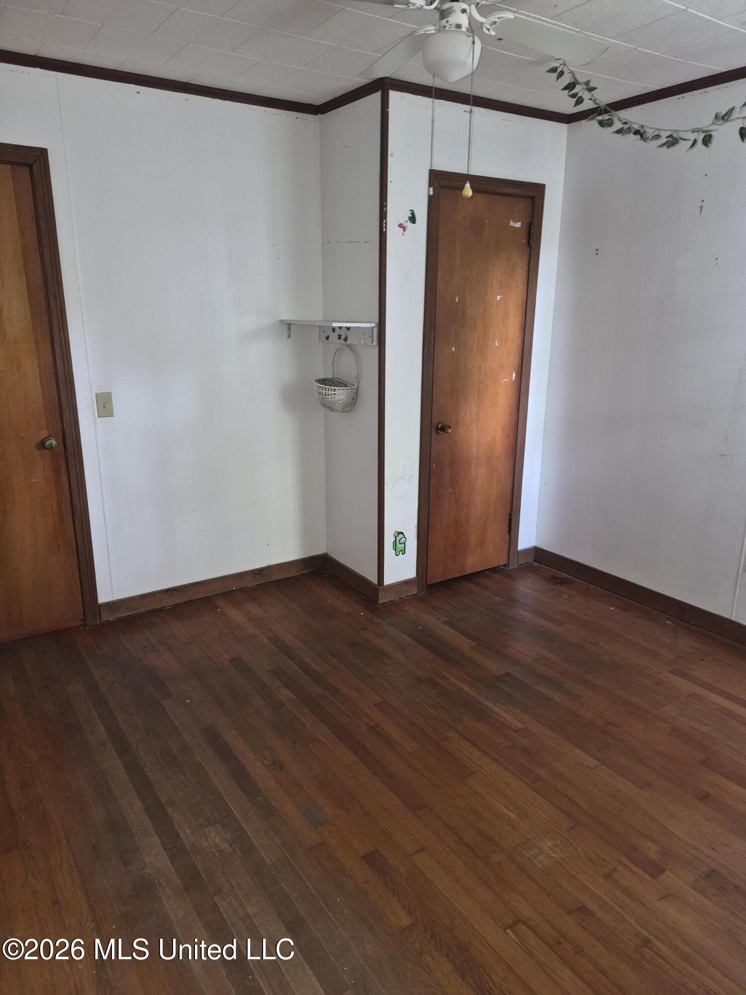 324 Lewis Street Property Photo 4