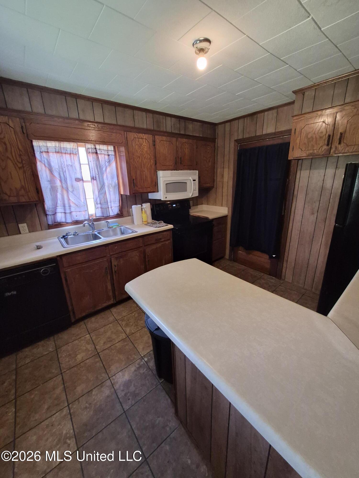 324 Lewis Street Property Photo 14