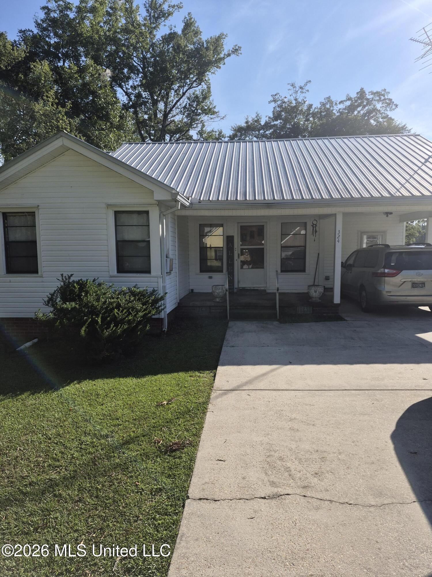 324 Lewis Street Property Photo 19