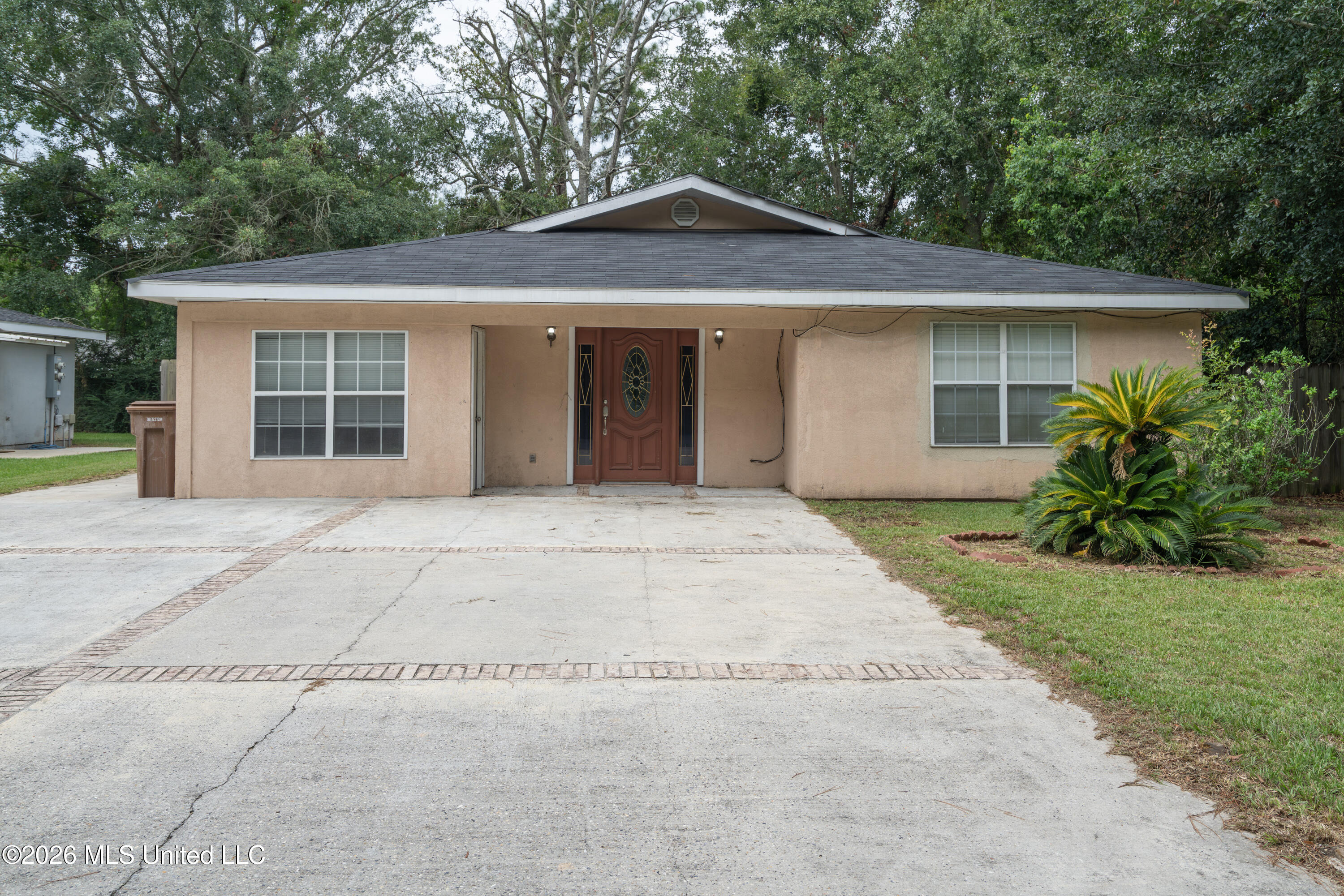 215 Mccaughan Avenue Property Photo 1