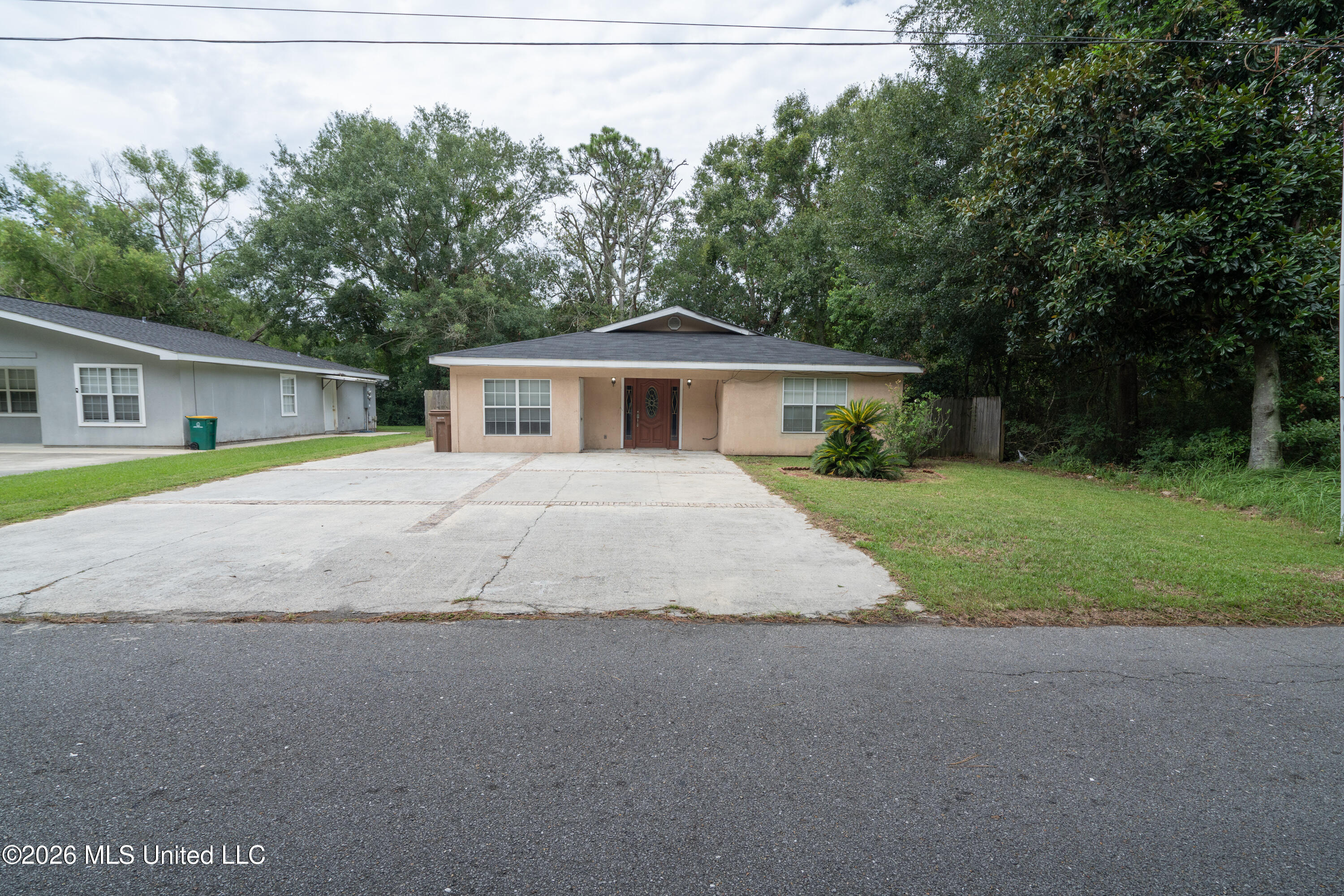 215 Mccaughan Avenue Property Photo 2