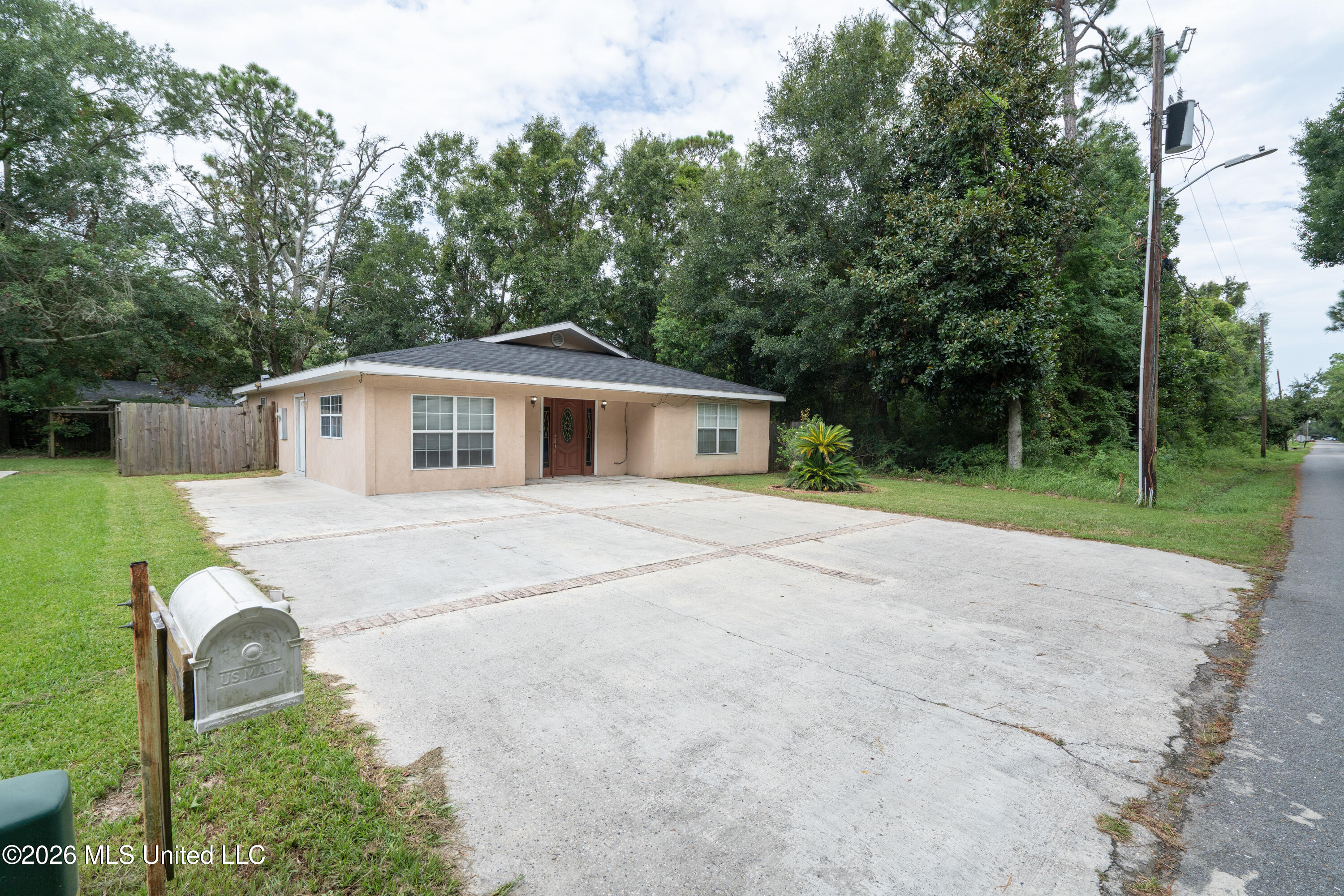 215 Mccaughan Avenue Property Photo 3