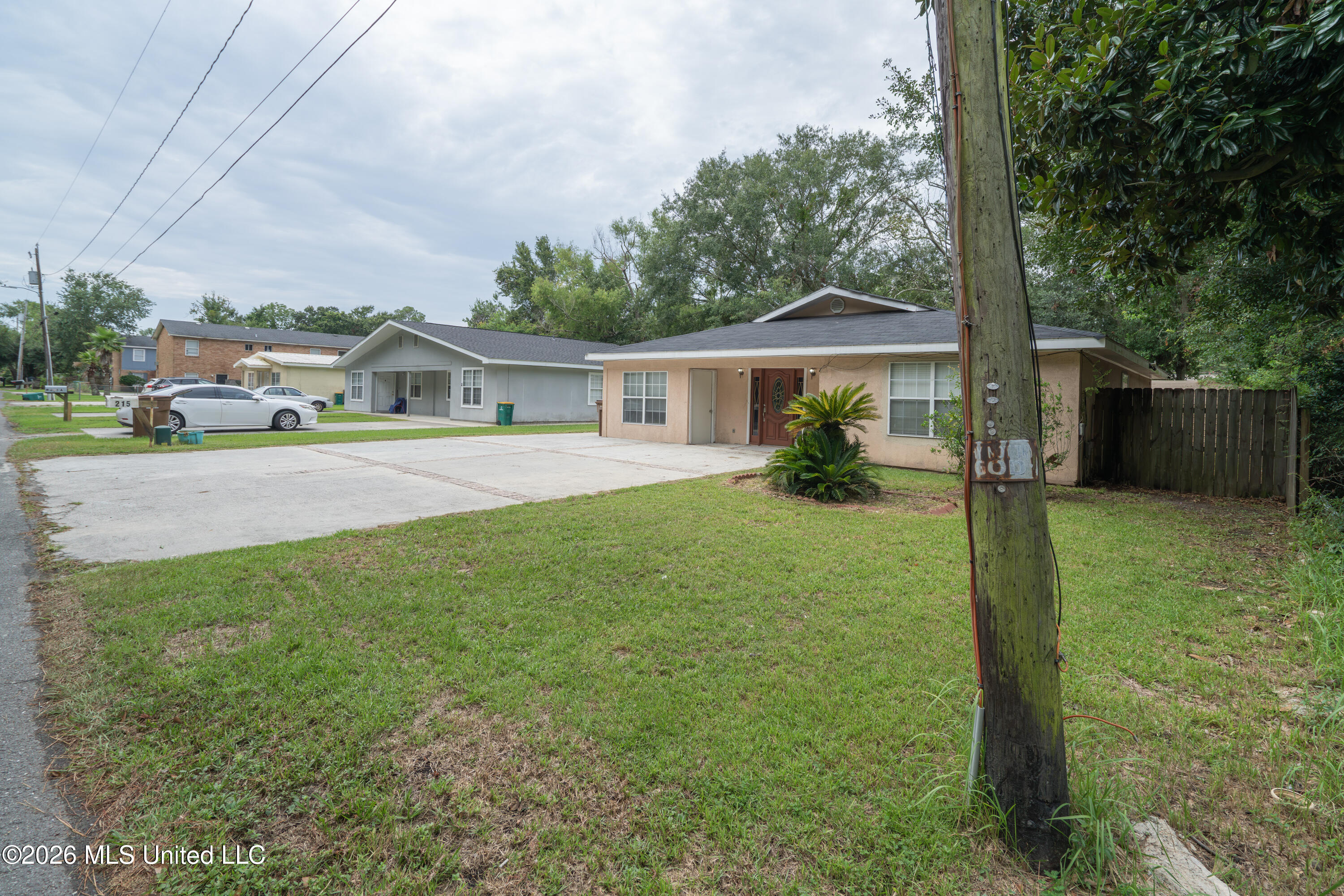 215 Mccaughan Avenue Property Photo 4