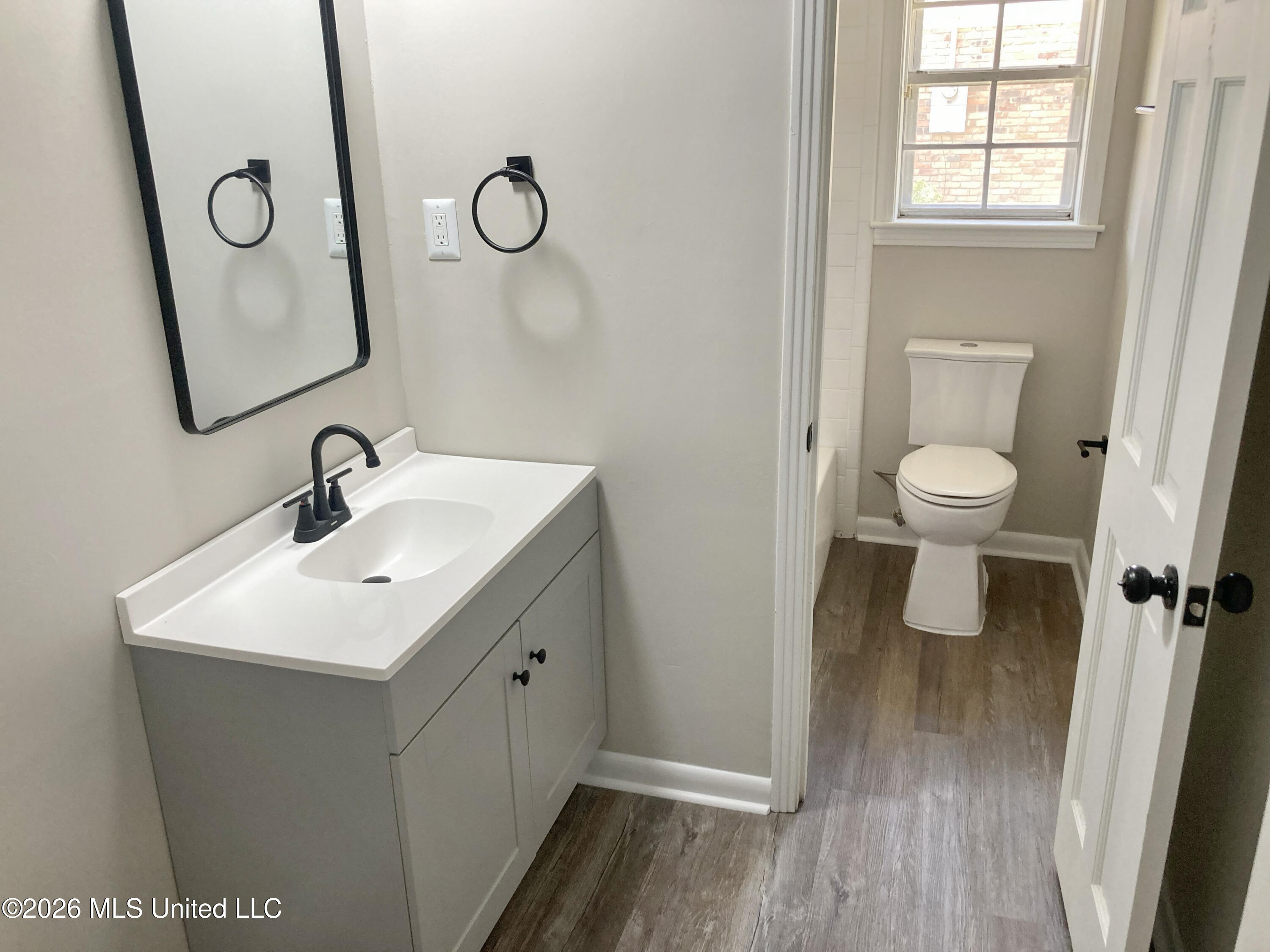 5008 Sunnyvale Drive Property Photo 3