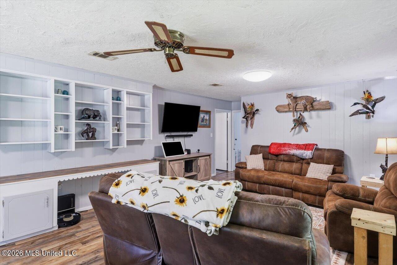 7905 Clifton-hillsboro Road Property Photo 6