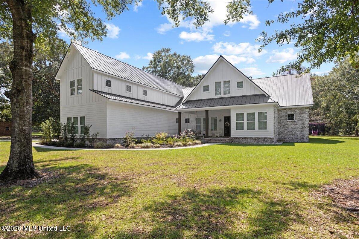 16017 Lorraine Road Property Photo 1
