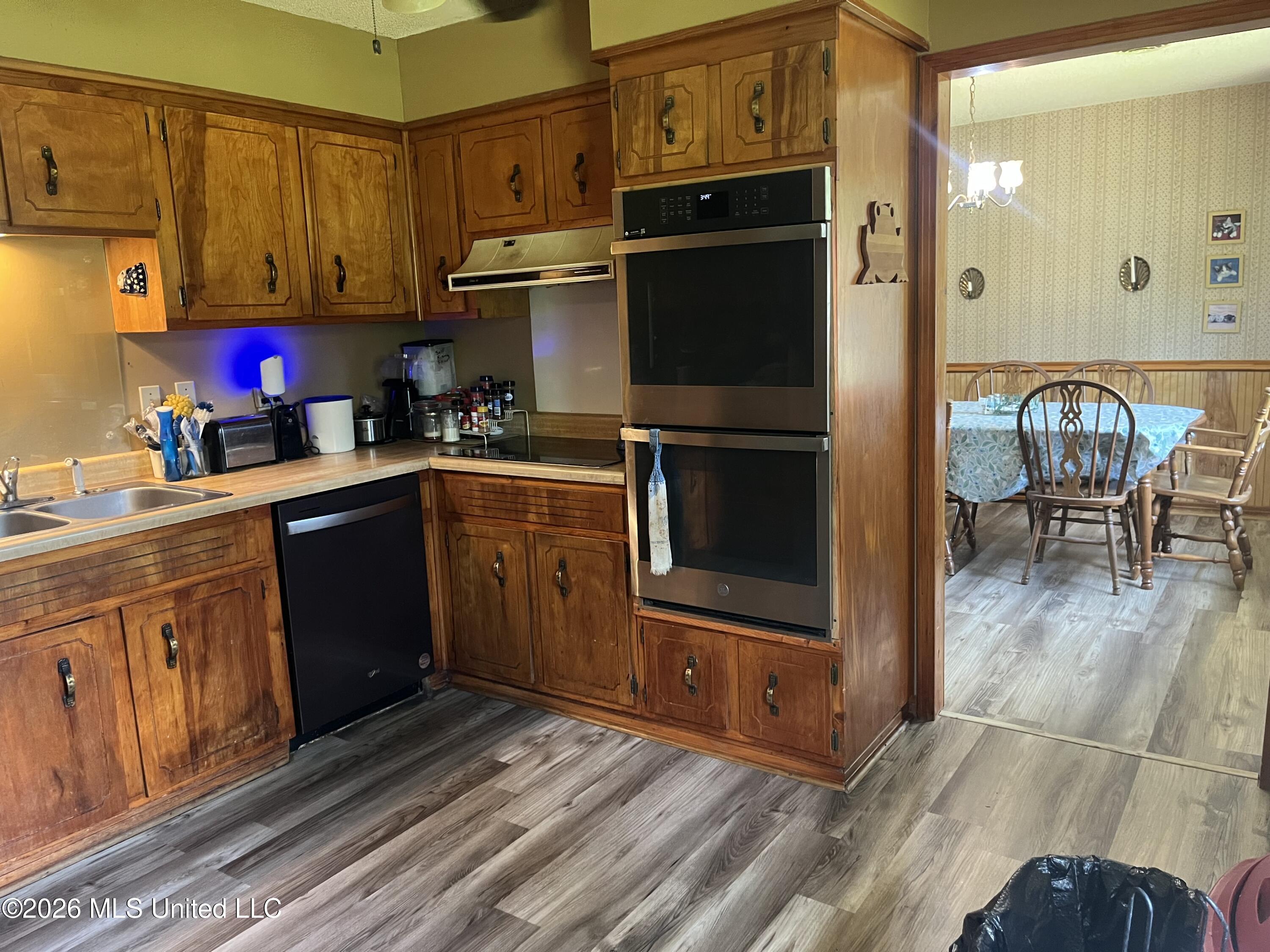 1058 Ridge Avenue Property Photo 2
