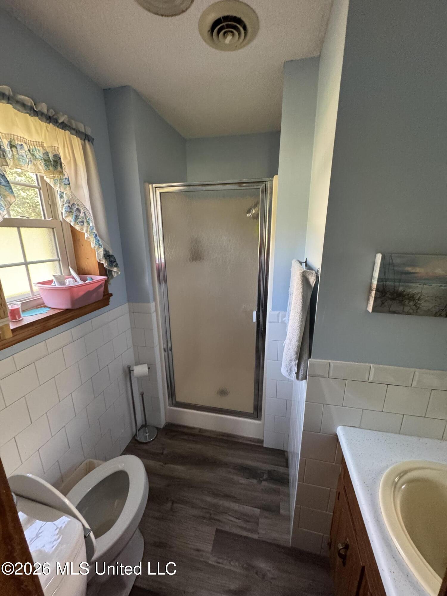 1058 Ridge Avenue Property Photo 9