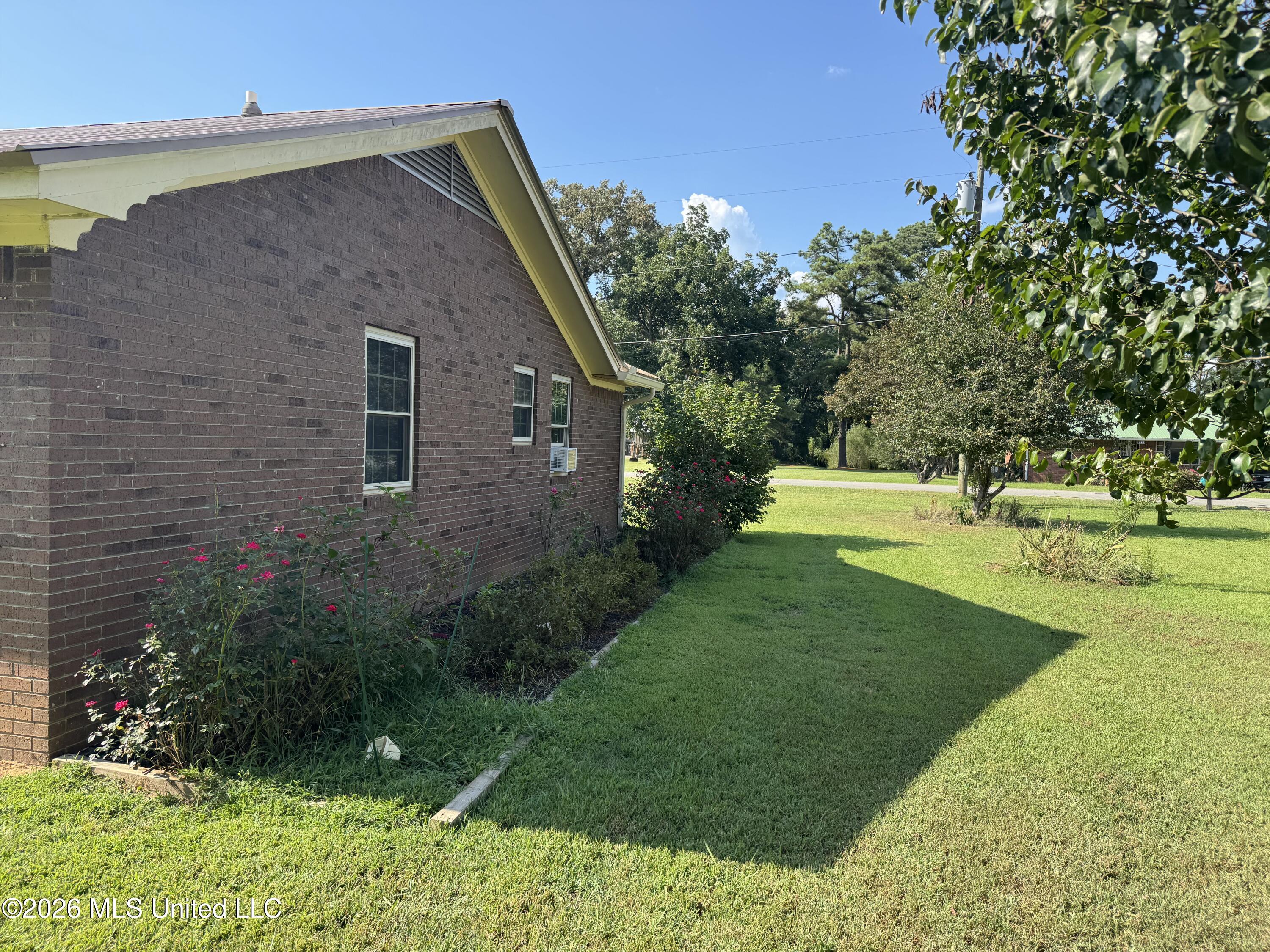 1058 Ridge Avenue Property Photo 18