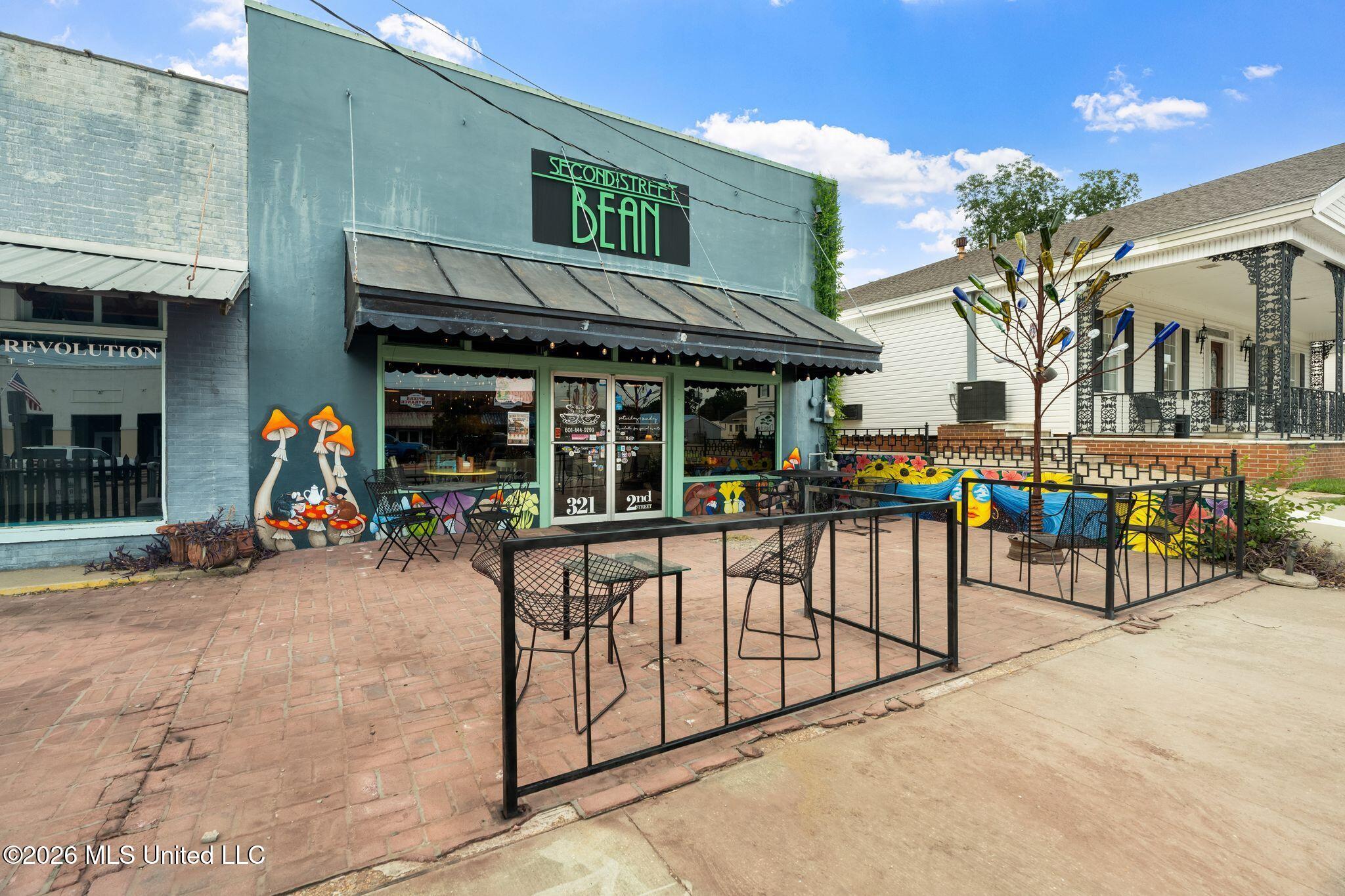 321 2nd Street Property Photo 4