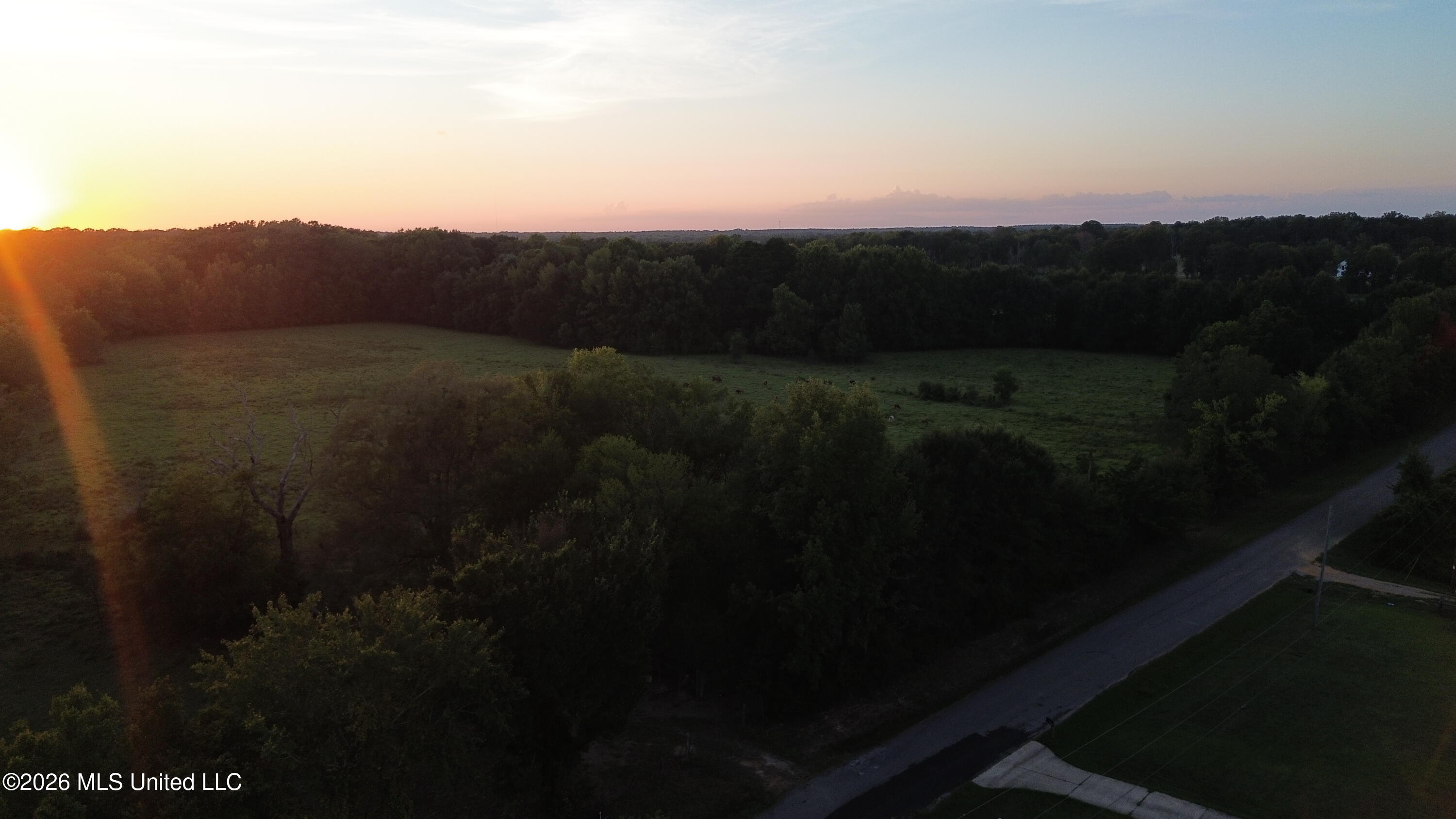 1091 Sharon Road Property Photo 2