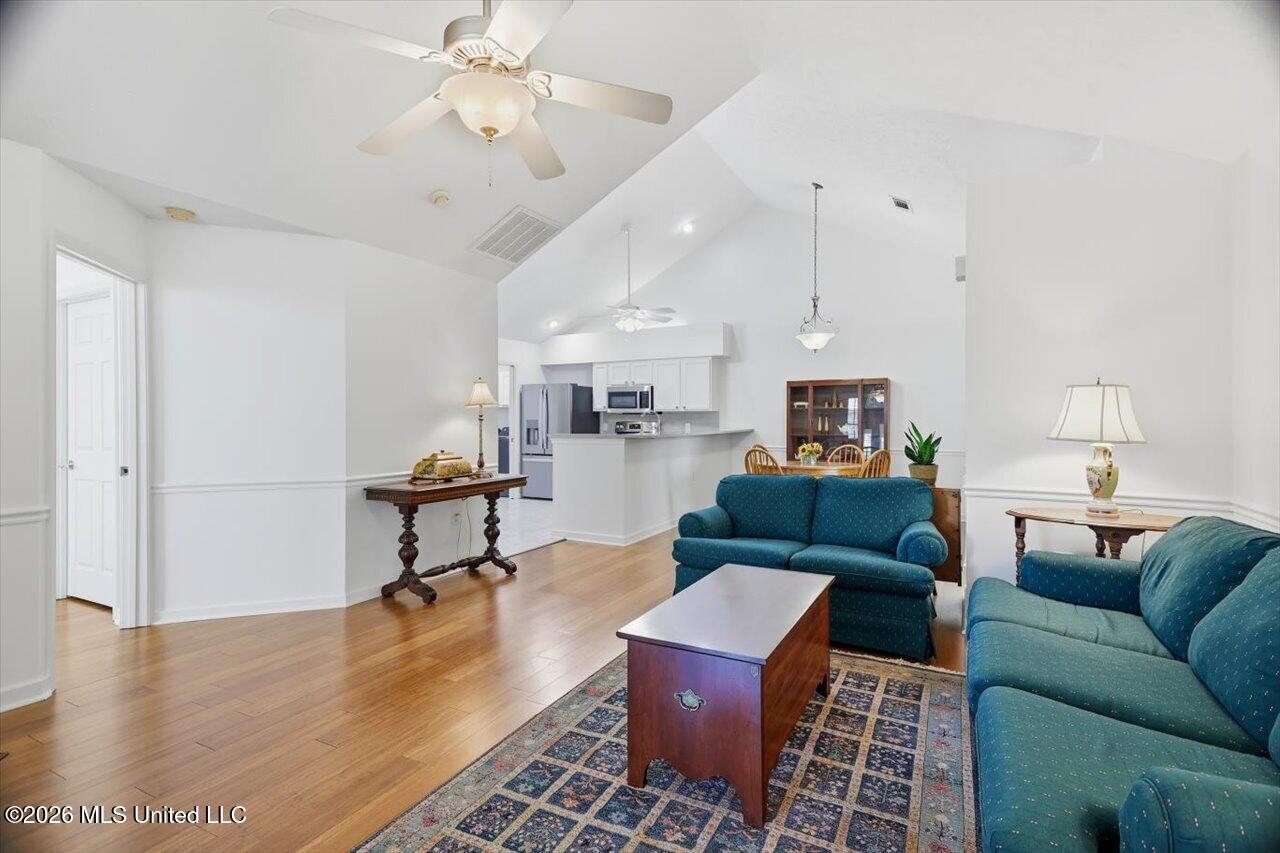 1114 Gerrits Landing Property Photo 2