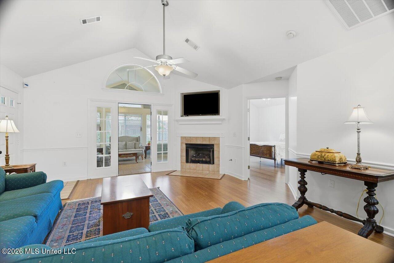 1114 Gerrits Landing Property Photo 3