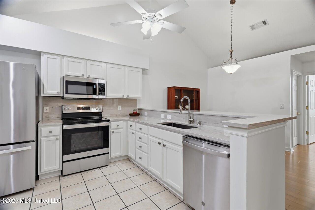 1114 Gerrits Landing Property Photo 6