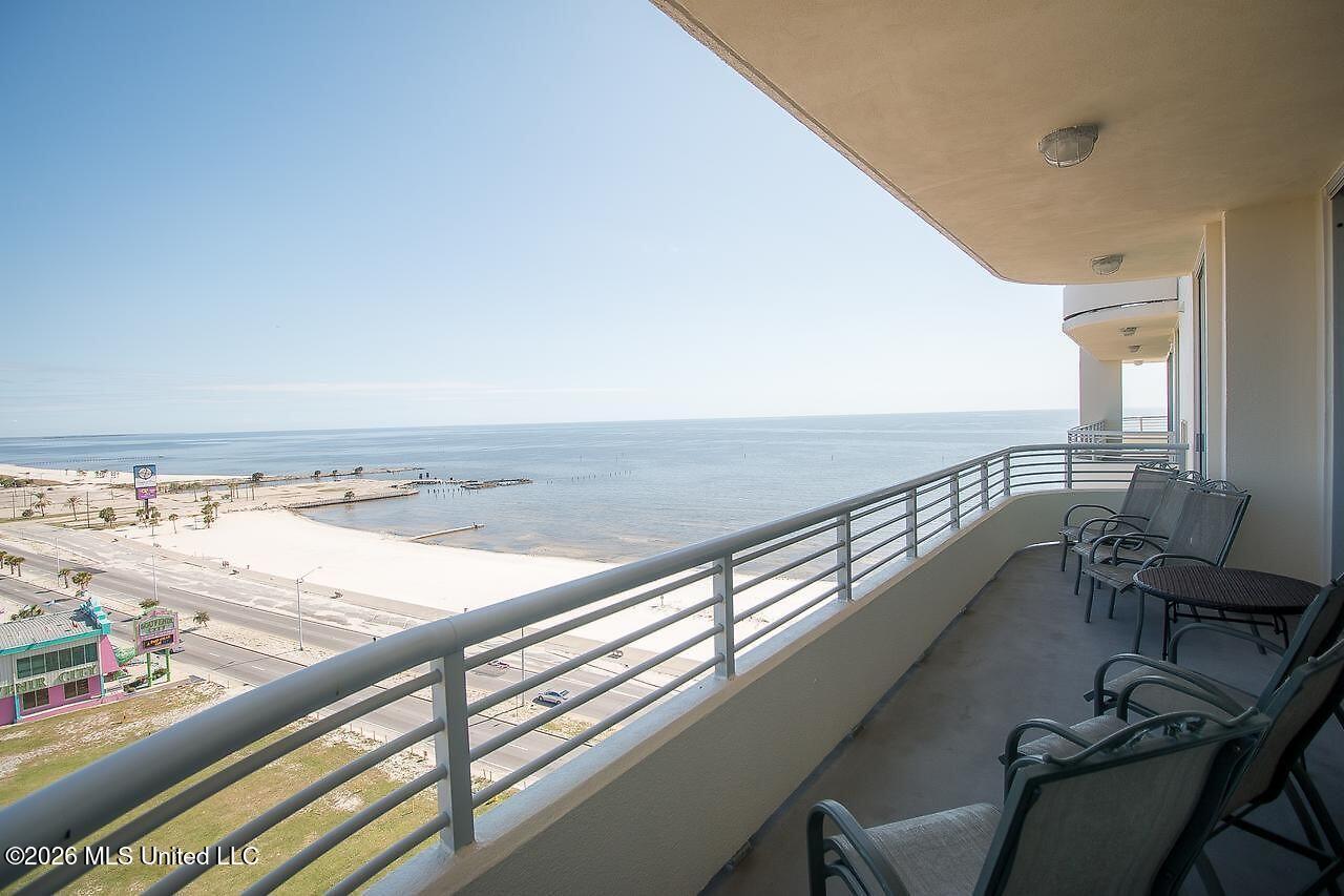 2060 Beach Boulevard Property Photo 3