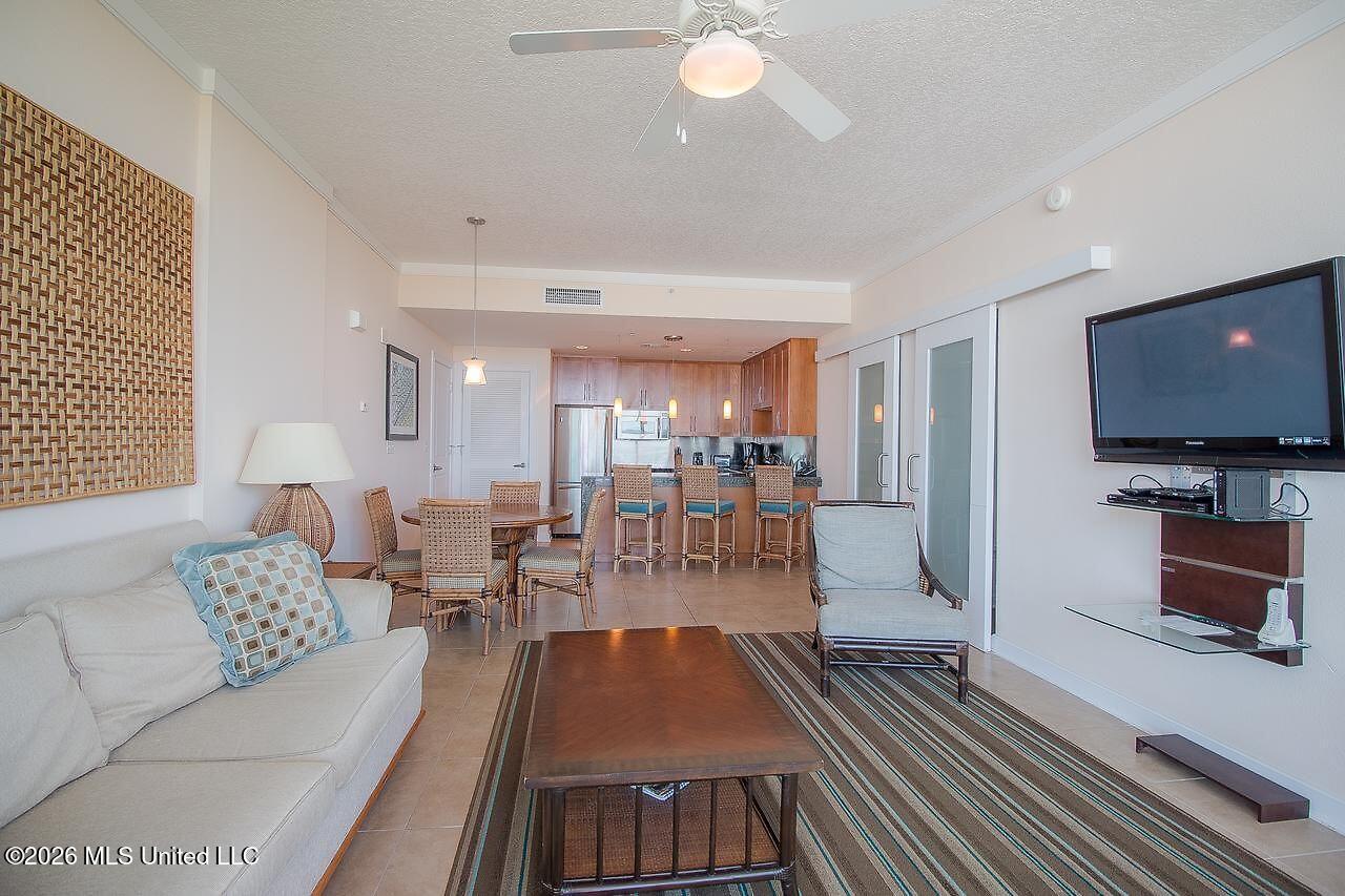 2060 Beach Boulevard Property Photo 4