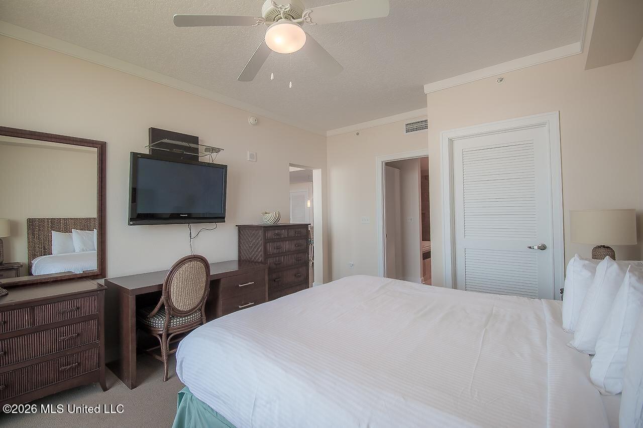 2060 Beach Boulevard Property Photo 7